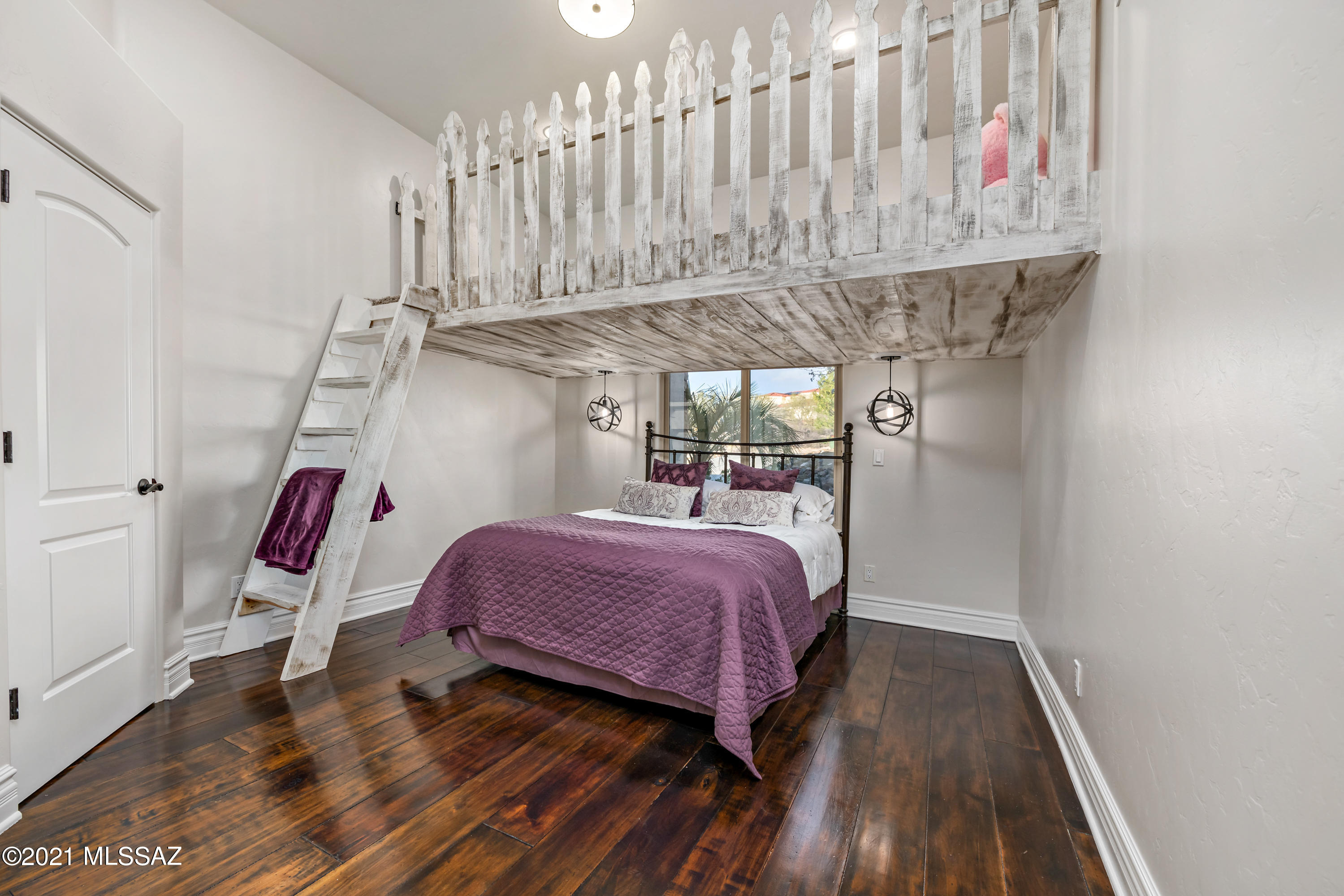 Tecolote De Oro (1-14) - Residential