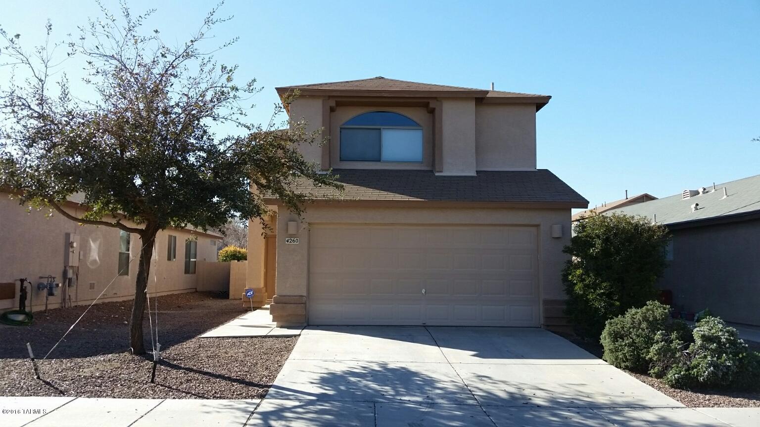 Lovely DR Horton home. Move-in ready! Show to your most discerning clients. 3 BR + loft, 2 full baths, with half bath downstairs. Nice, Light, Bright, Open floor plan. Ceiling fans. Breakfast bar in the kitchen. Master bedroom with spacious walk-in closet, built in niche, and Mountain views! Walk to nearby park.
Close to DMAFB, Raytheon and TIA.