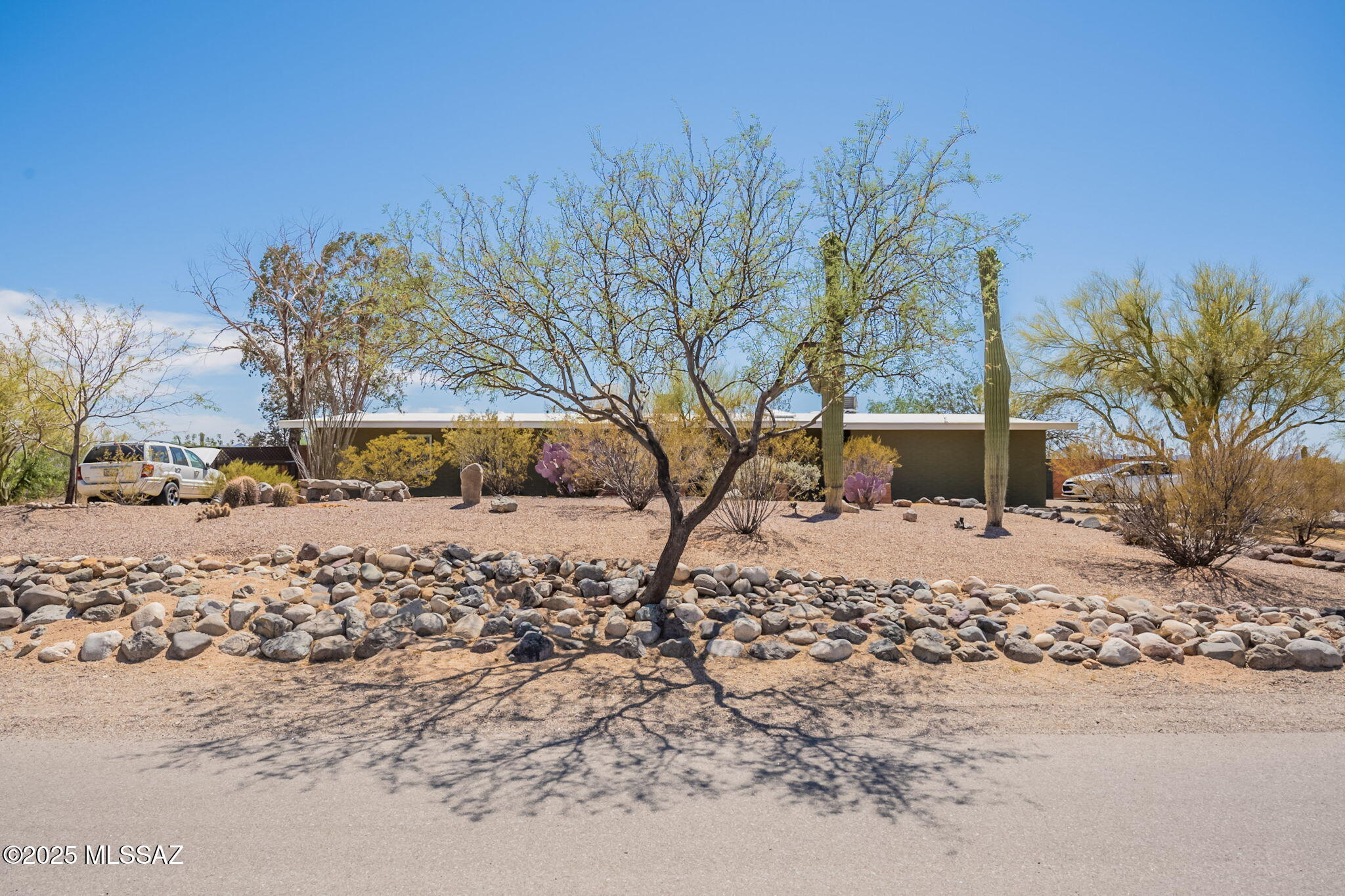 This 3-bedroom, 2-bath home has an open floor plan and is on a 1.13-acre lot northwest of Tucson. It needs some upgrades, but it's priced to sell. There is no HOA, and RV space is available. It has newer windows, two carports, a shed, a workshop, and incredible views.
