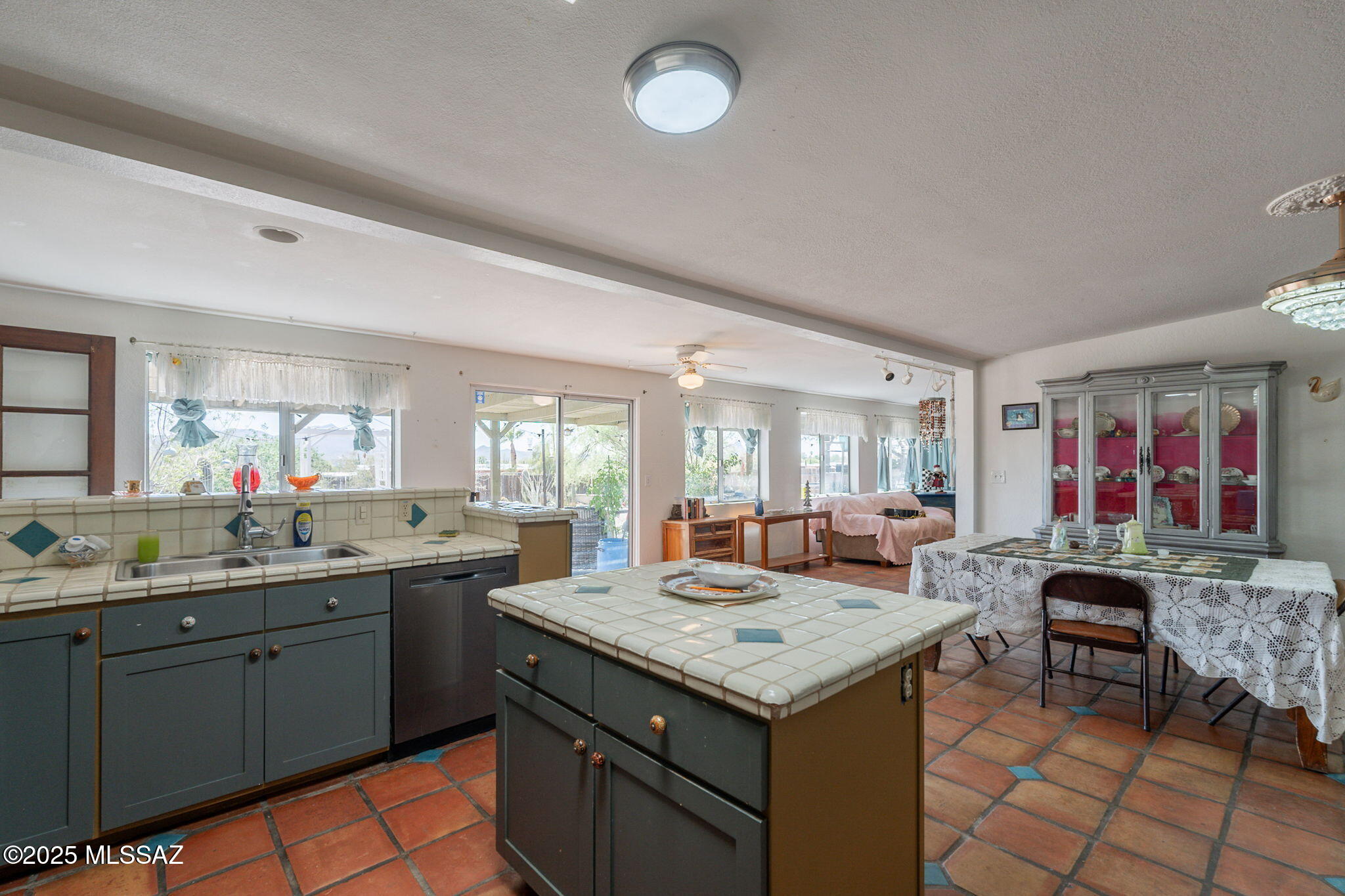 Casas Adobes Estates (541-618) - Residential