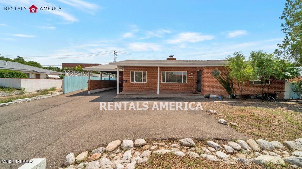 You'll love this large charmer in Sam Hughes with 5 bedrooms/3 bathrooms and bonus room minutes away from U of A campus, restaurants, shopping, and several other conveniences. Upon entering, you'll notice the spacious living area with tons of natural light and low maintenance floors. This home is a split bedroom floorplan with master on one side and bedrooms on the other. All rooms are good-sized and with 4 extra rooms plus bonus room, you could have an office, gym, art studio, etc. Kitchen will be a chef's delight with loads of cabinet and counterspace. Back yard is super low maintenance with tons of privacy. Another bonus: This home has solar panels so you'll save BIG on utility expenses.

 Requirements:*Must make 3X amount of rent as gross monthly income.*Credit score of 600 or above.*No evictions.*Background must not include any felonies for past 10 years.*Other restrictions apply, call for details. Fees:$55 Application Fee per adult. Everyone 18 years or older is required to apply.$300 Administrative Fee. Accidental Damage Coverage $29 per month. Refundable Security Deposit equal to the amount of one month's rent.$300 Refundable Pet Deposit for each pet. Pet restrictions apply, call for details.
