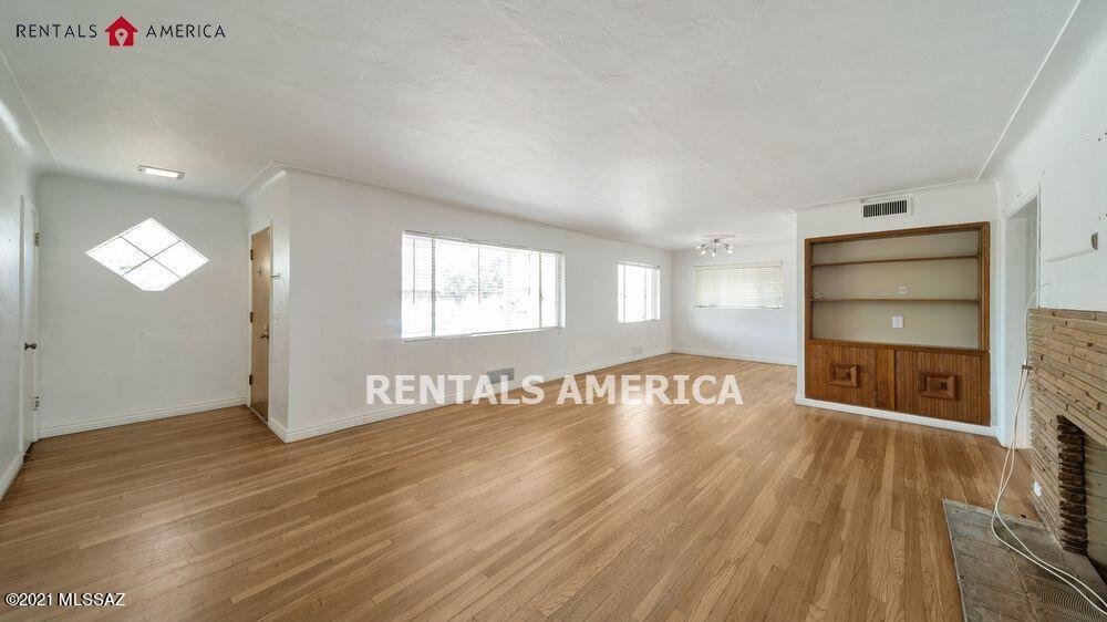 La Mirada (1-8) - Residential Lease