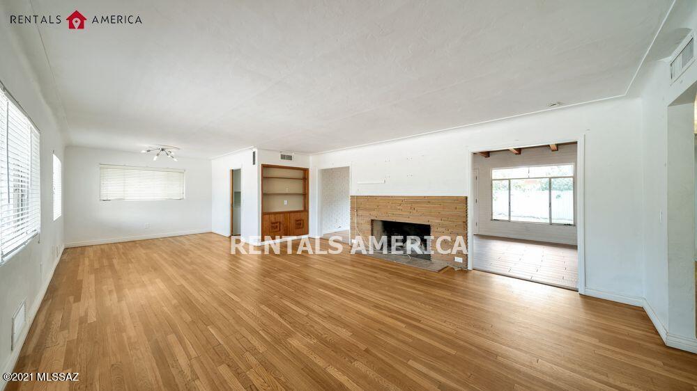 La Mirada (1-8) - Residential Lease