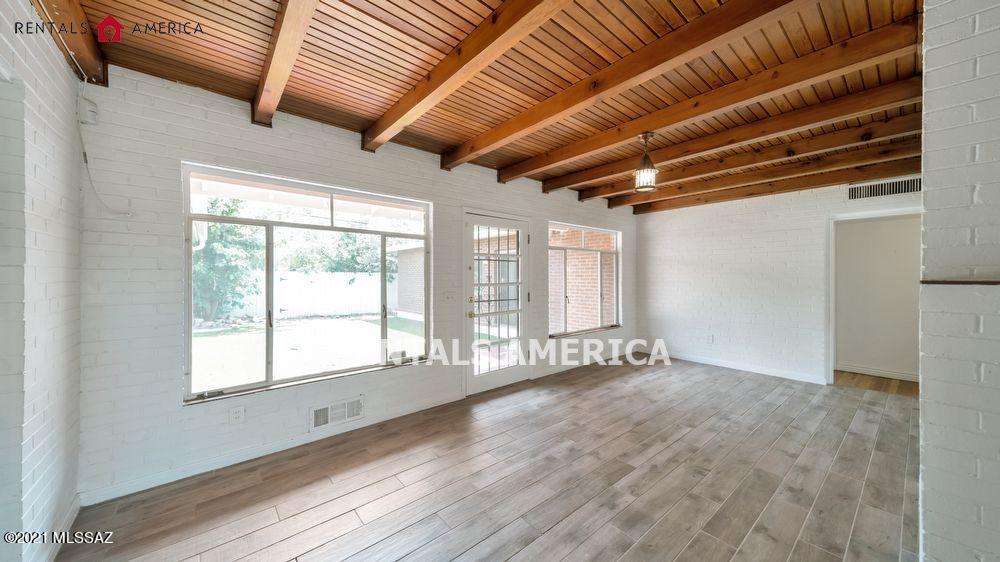 La Mirada (1-8) - Residential Lease