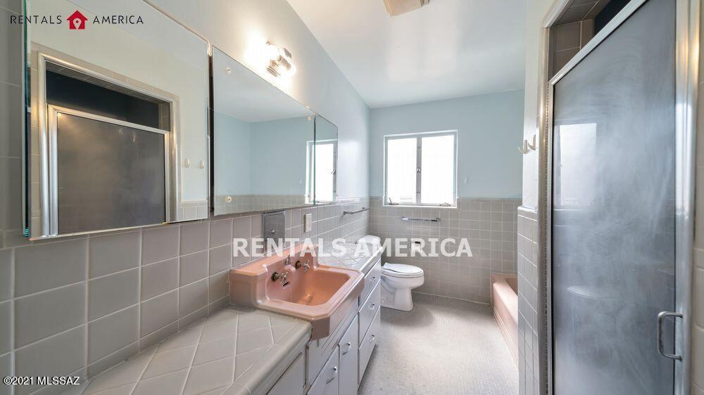 La Mirada (1-8) - Residential Lease