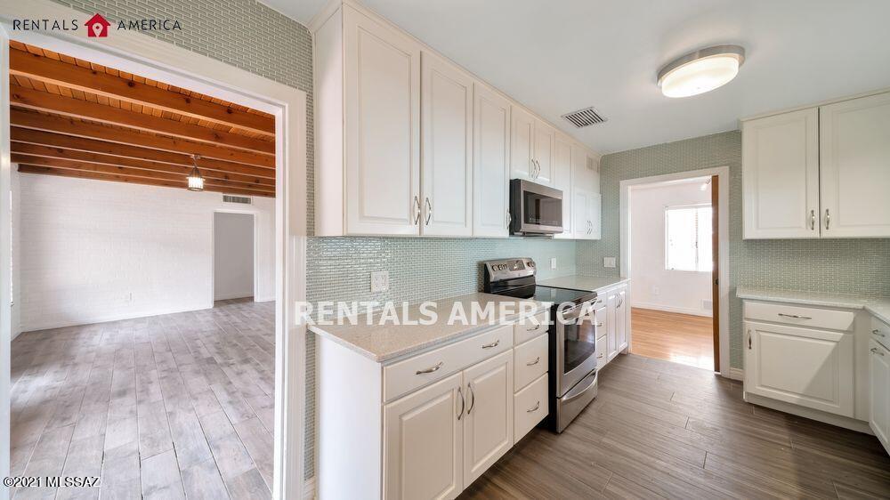 La Mirada (1-8) - Residential Lease