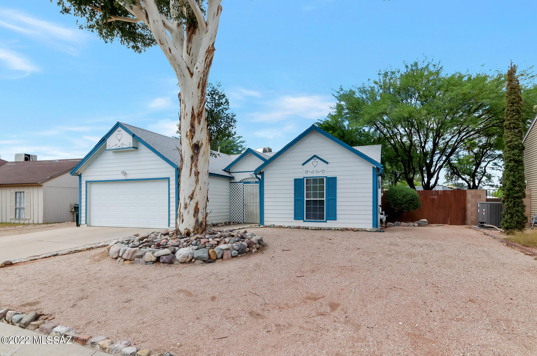 RANGE PRICE: $290,000-$300,000
Adorable ranch style home. Well cared for 3 bed 2 bath with a great room. Open floor plan. Relax in your beautiful backyard with no rear neighbors. Mature mesquite trees for shade and pavers for clean look and easy maintenance. New double pane windows, AC, water heater and roof all new within last 4/5 years. Come take a look!