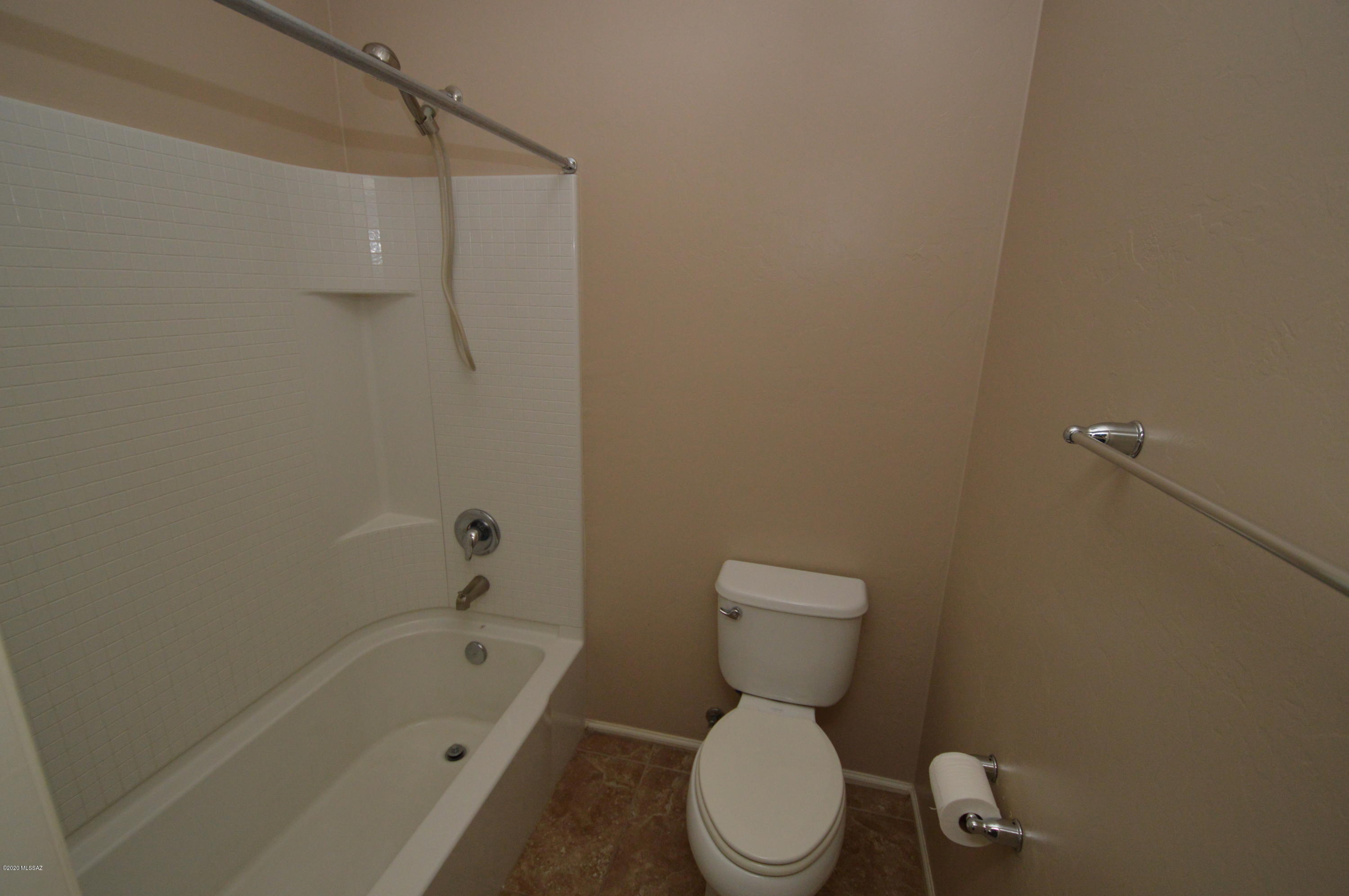 Rancho Del Lago (B37-38) - Residential Lease