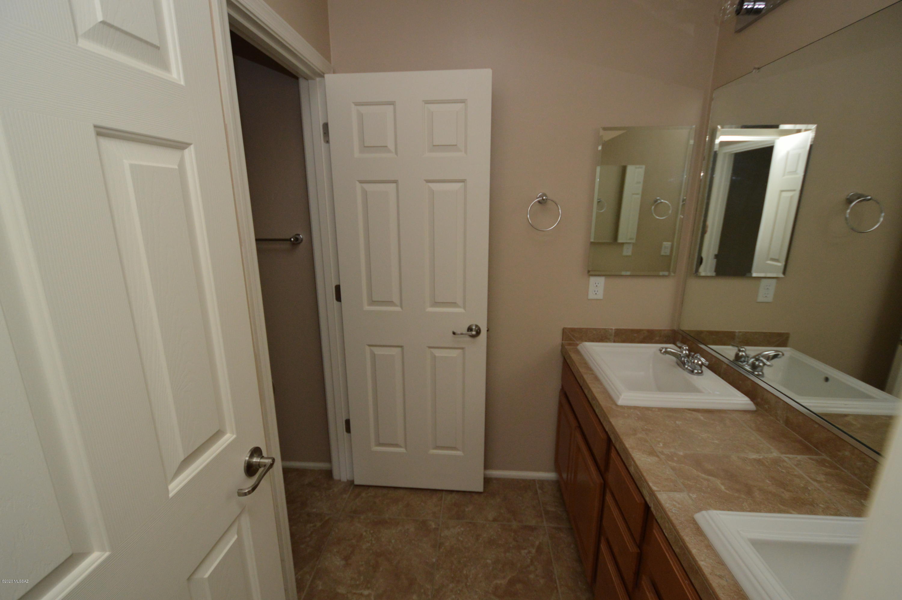Rancho Del Lago (B37-38) - Residential Lease