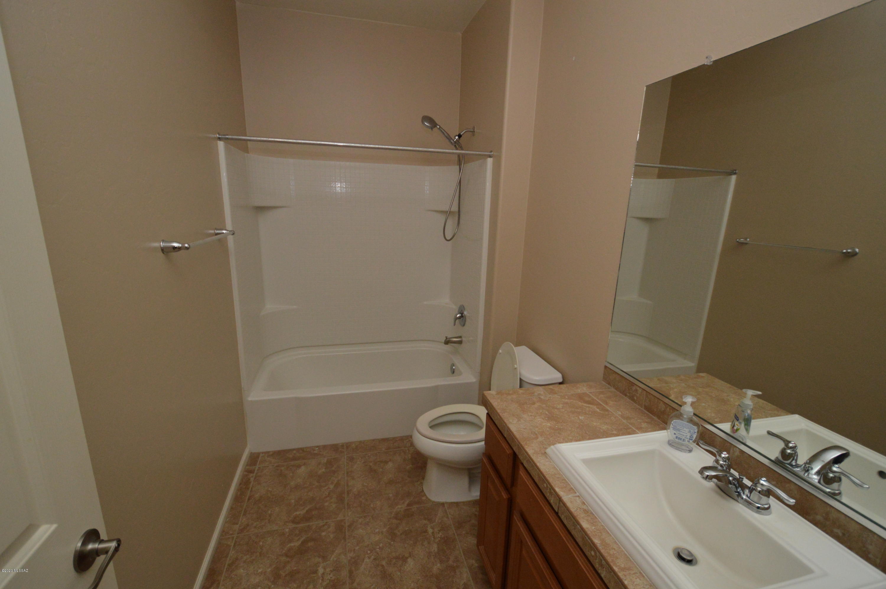 Rancho Del Lago (B37-38) - Residential Lease
