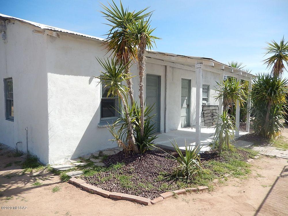 This 1 bedroom home is refurbished with new counters, fresh interior paint, window coverings, and newer appliances. Partially furnished or unfurnished. 

Requirements:
Must make 3X amount of rent as gross monthly income.
Credit score of 600 or above.
No evictions.
Background must not include any felonies for past 10 years.
Other restrictions apply,