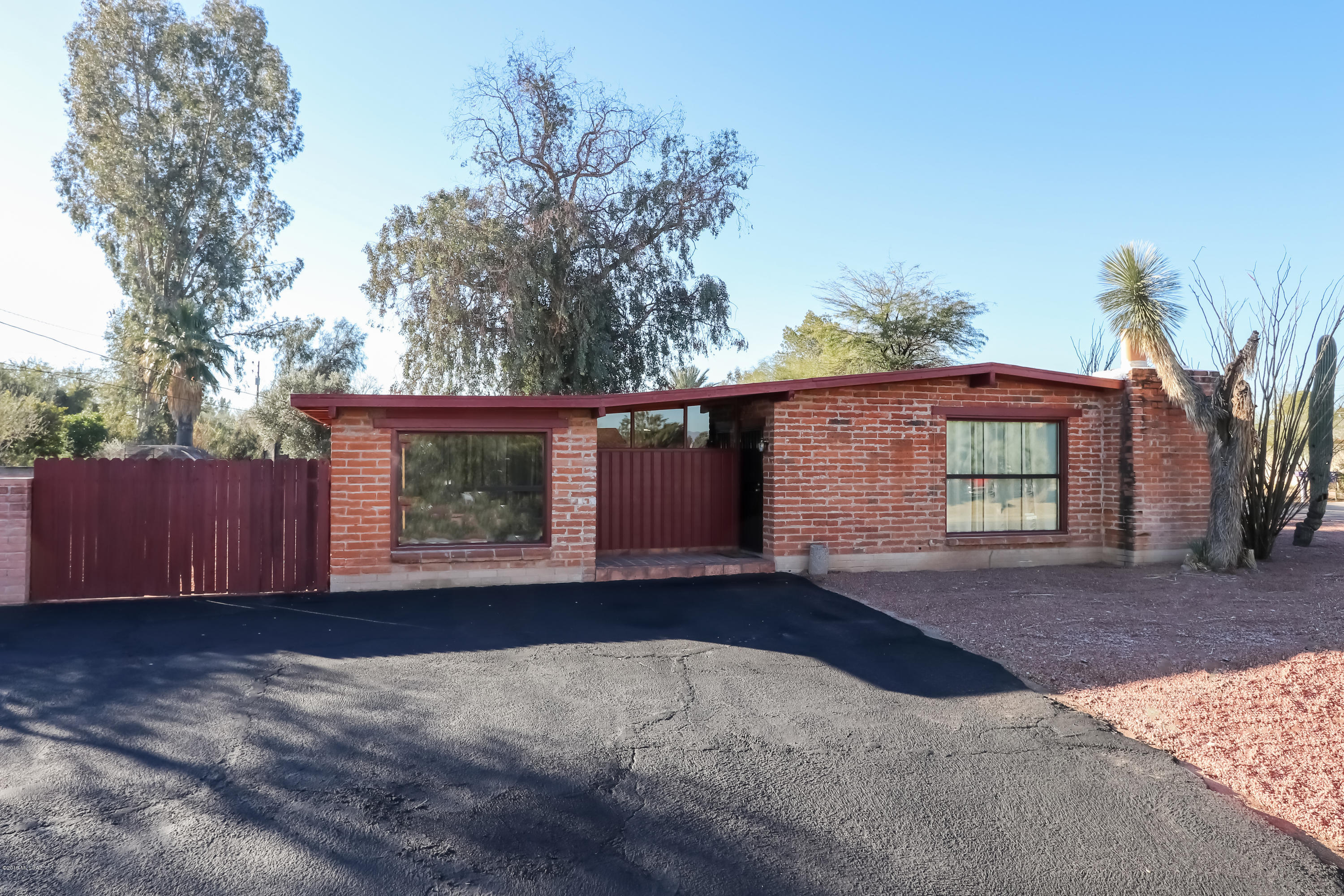 This Unique brick home sits on a large, .25 acre corner lot. Great location near the U of A Agricultural Farm. Just a few streets South of River, this home is close to shopping, restaurants, and Rillito River Walk. Lots of charm! Fireplace in the living room. Wood beam ceilings and ceiling fans in all rooms. Enclosed patio with washer/dyer. kitchen appliances - all included. Newer central A/C. Kitchen and bathroom have been redone in recent years. Sky lights. Windows have been changed out to dual pane.