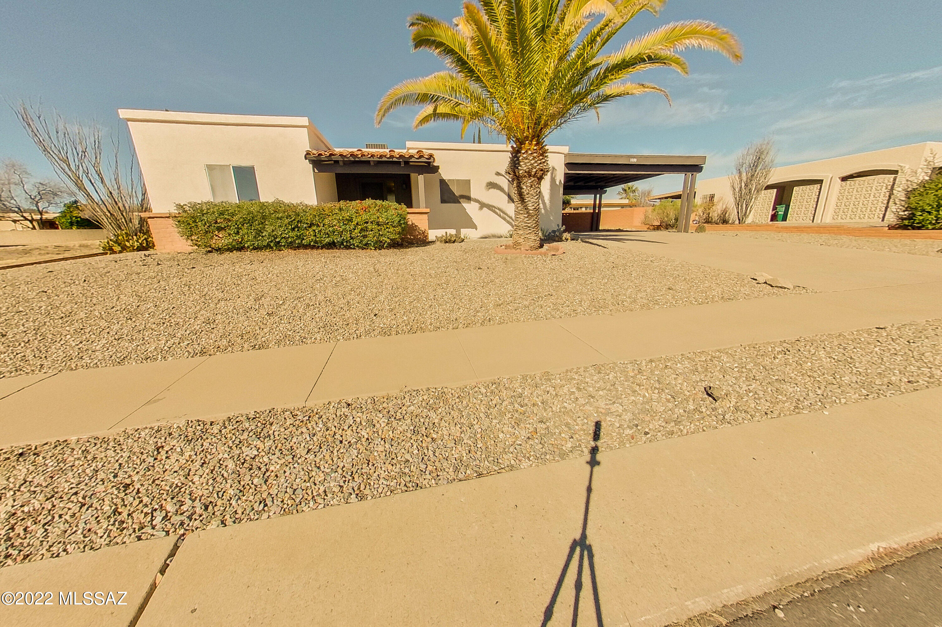Gorgeous 2 bedroom 2 bath home located in Green Valley. This home has been updated with new paint inside and out! New plush carpet throughout, the bedrooms and common areas. Kitchen features bright cabinets and new stainless steel appliances. Screened in Arizona room is perfect for enjoying the backyard. Great location close to I-19 freeway, tons of shopping and dining and Madera Canyon is right down the road.