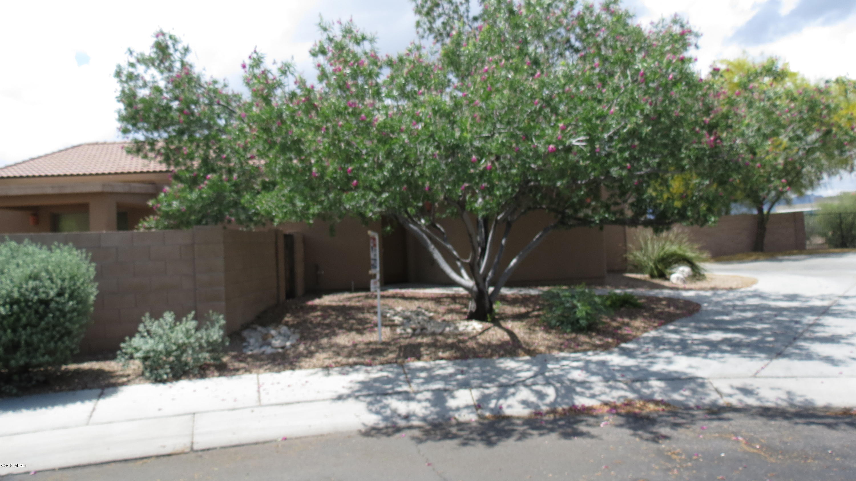 Excellent 3 bedroom 2 bath home, this home offers great room design with lots of neutral colors throughout, Covered patio, this home is in very nice condition and is clean and ready by 06/19/2017.