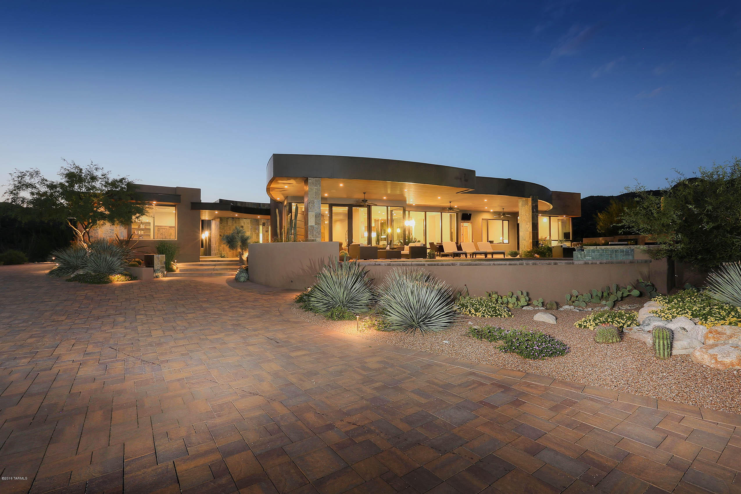FOR VIDEO PRODUCTION FOOTAGE OF THIS HOME PLEASE CUT AND PASTE TO BROWSER: https://youtu.be/oOtn1bn1pK4  STRIKING SOFT CONTEMPORARY SOLOWAY DESIGNS HOME. EASY - THE MOST DRAMATIC VIEWS STONE CANYON HAS TO OFFER. THE CATALINA MOUNTAINS AND DOWNTOWN CITY LIGHTS CAPTIVATE GUESTS AS YOU ARRIVE. OPEN FLOORPLAN, FLOOR TO CEILING GLASS VIEW WINDOWS, GOURMET KITCHEN, ALL THE LUXURY FINISHES YOU WOULD EXPECT. TOP OF THE LINE REMOTE CONTROLLED WINDOW COVERING THROUGHOUT FOR EFFICIENCY AND PRIVACY. DETACHED GUEST QUARTERS. XL GARAGE WITH LARGE HEATED AND COOLED STORAGE OR WORKSHOP. PHENOMENAL OUTDOOR ENTERTAINING SPACE. ADJACENT LOT 168 FOR SALE. SEE VIDEO BELOW FOR TIMELAPSE OF STUNNING VIEWS. THE STONE CANYON CLUB IS A PRIVATE GUARD-GATED LUXURY GOLF COMMUNITY OFFERING A LIFESTYLE LIKE NO OTHER.