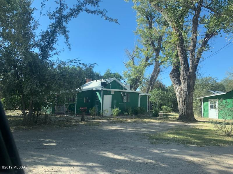 Absolutly charming and impeccably clean house in beautiful St.David. Fully fenced cottage like setting with plenty of gorgeous, mature trees. Must see! No pets!