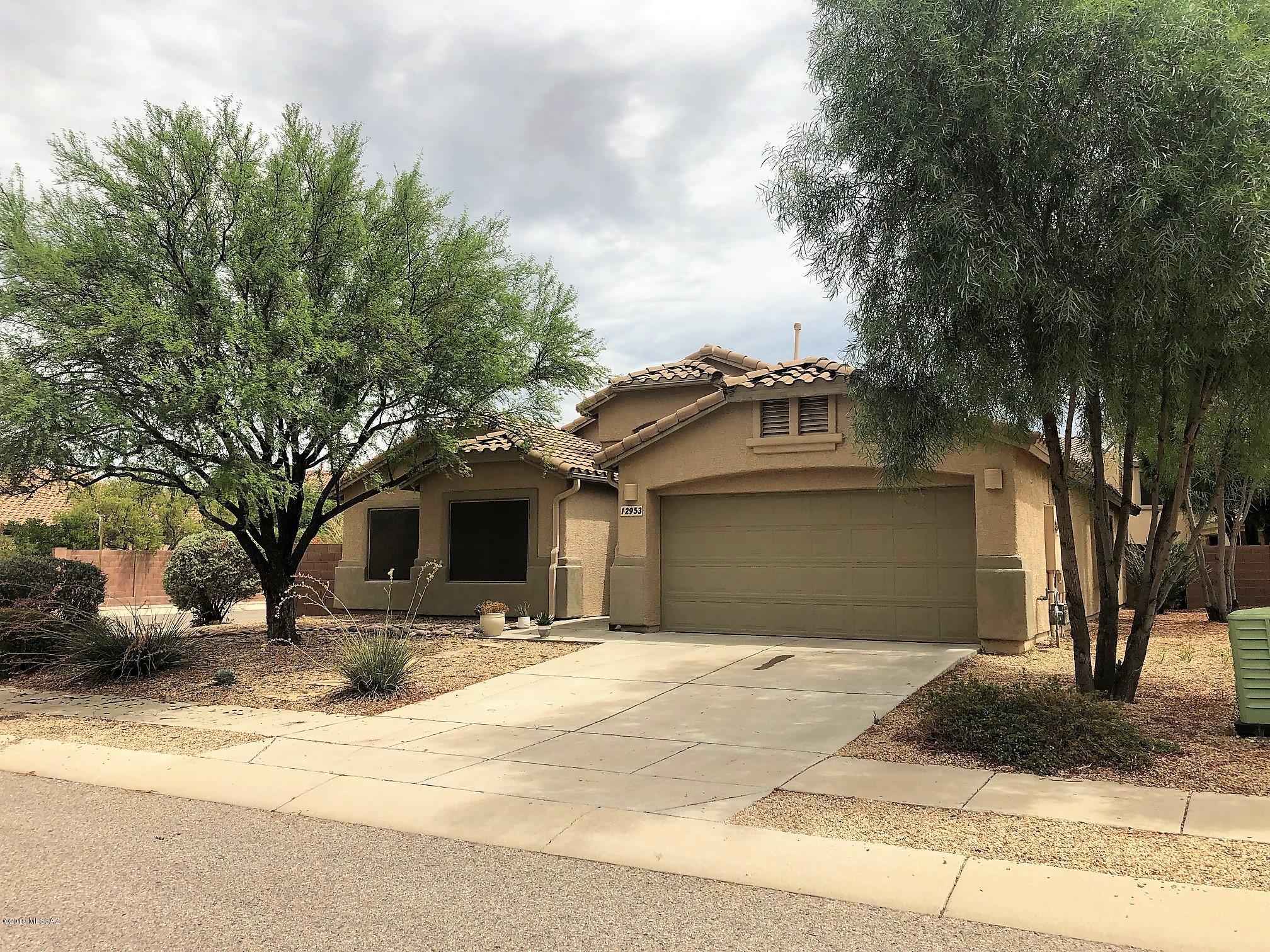 Well appointed 4 bedroom 2 bath located in Rancho Del Lago! Updated kitchen with gas stove, stainless appliances, back-splash, island and quartz counter tops.  Family Room is open to the kitchen and features natural gas fireplace and a ceiling fan with light kit. Owners suite has been updated with separate tub and shower as well as dual sinks with quartz counter tops. Backyard includes a covered patio, extensive brick work, gas fire pit, bancos and grass. Great corner lot, too!! .
