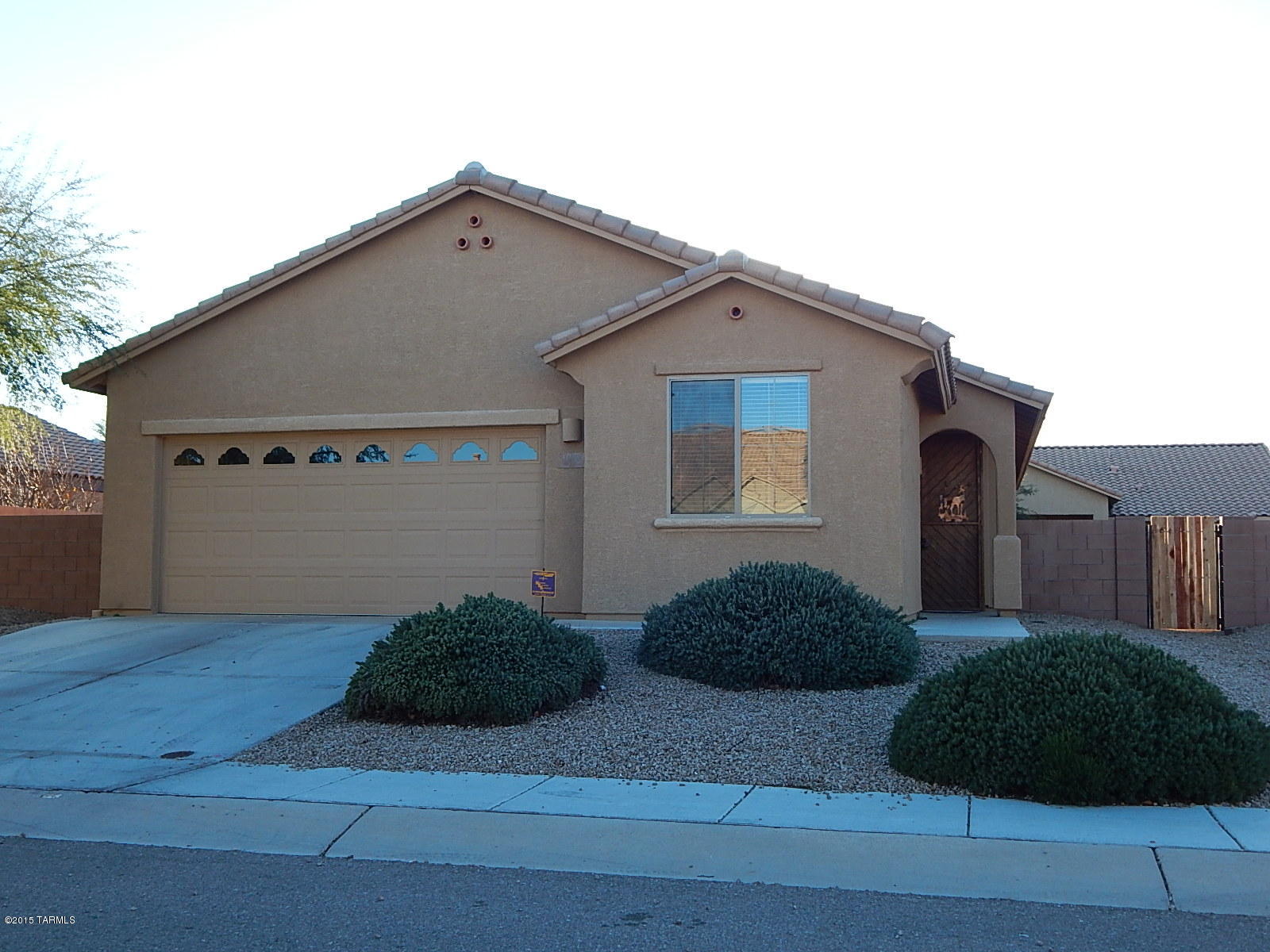 Fresh and clean, ready for a quick move.
One story 4 bedroom/2 bathroom home with semi-open plan, featuring granite counters, stainless appliances and upgraded cabinets in the kitchen, good sized fully fenced wrap around yard, and a 2 car garage located in the Madera Higlands pecan orchard neighborhood.  Amenities include a nice park, pool, tennis and basketball courts. Easy commute to Nogales or Tucson.