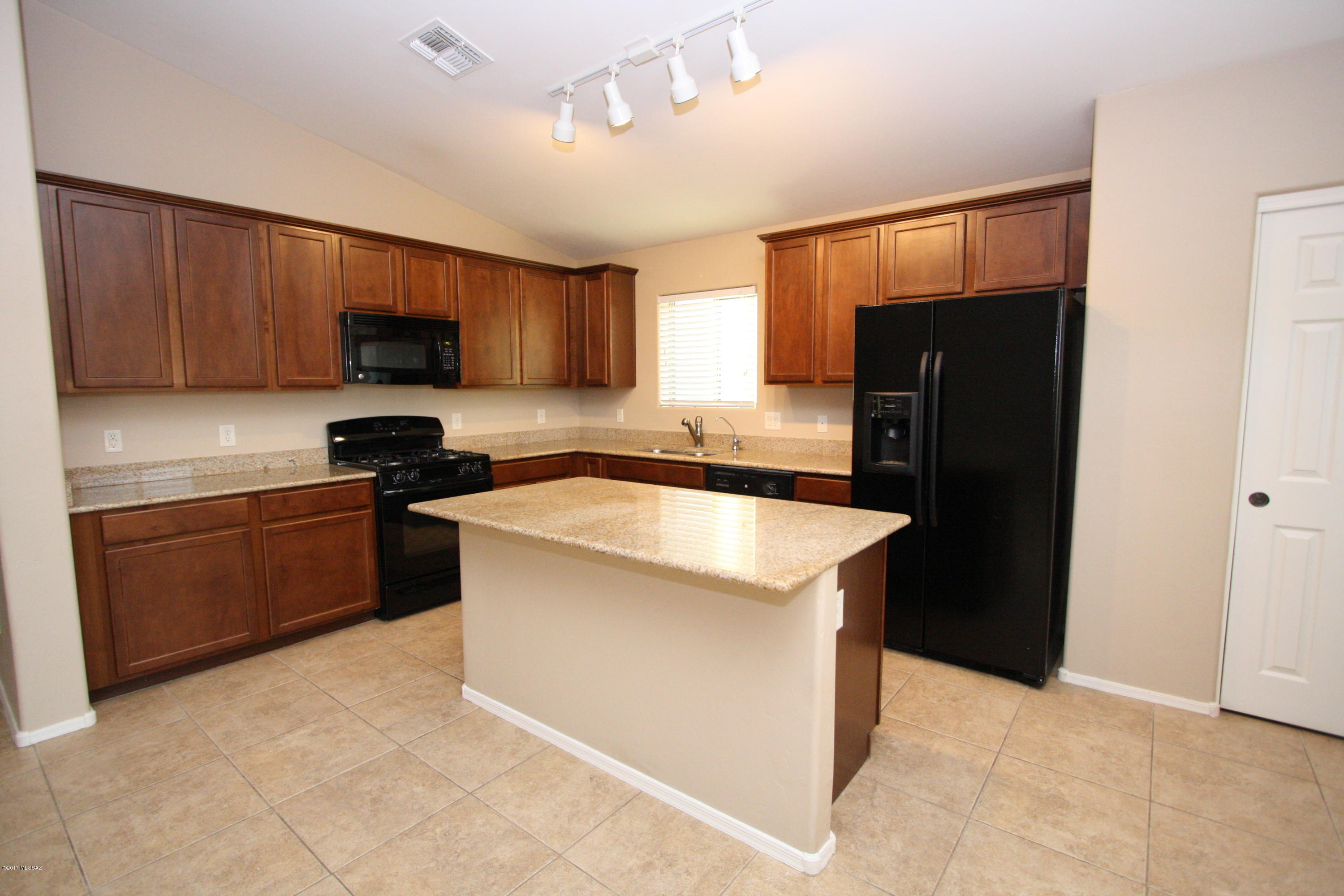 Continental Reserve Blk. 16B (1-86) - Residential Lease
