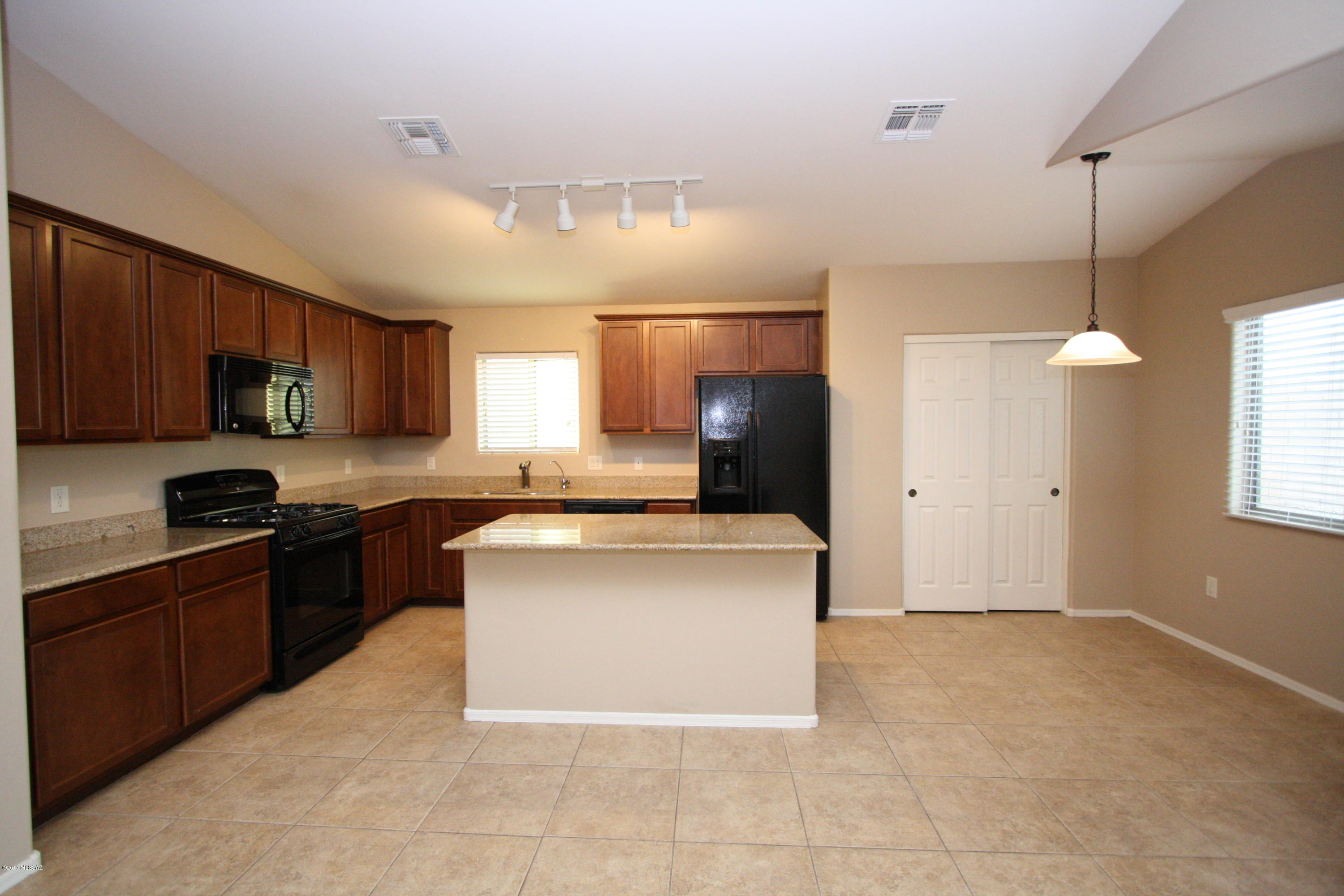 Continental Reserve Blk. 16B (1-86) - Residential Lease