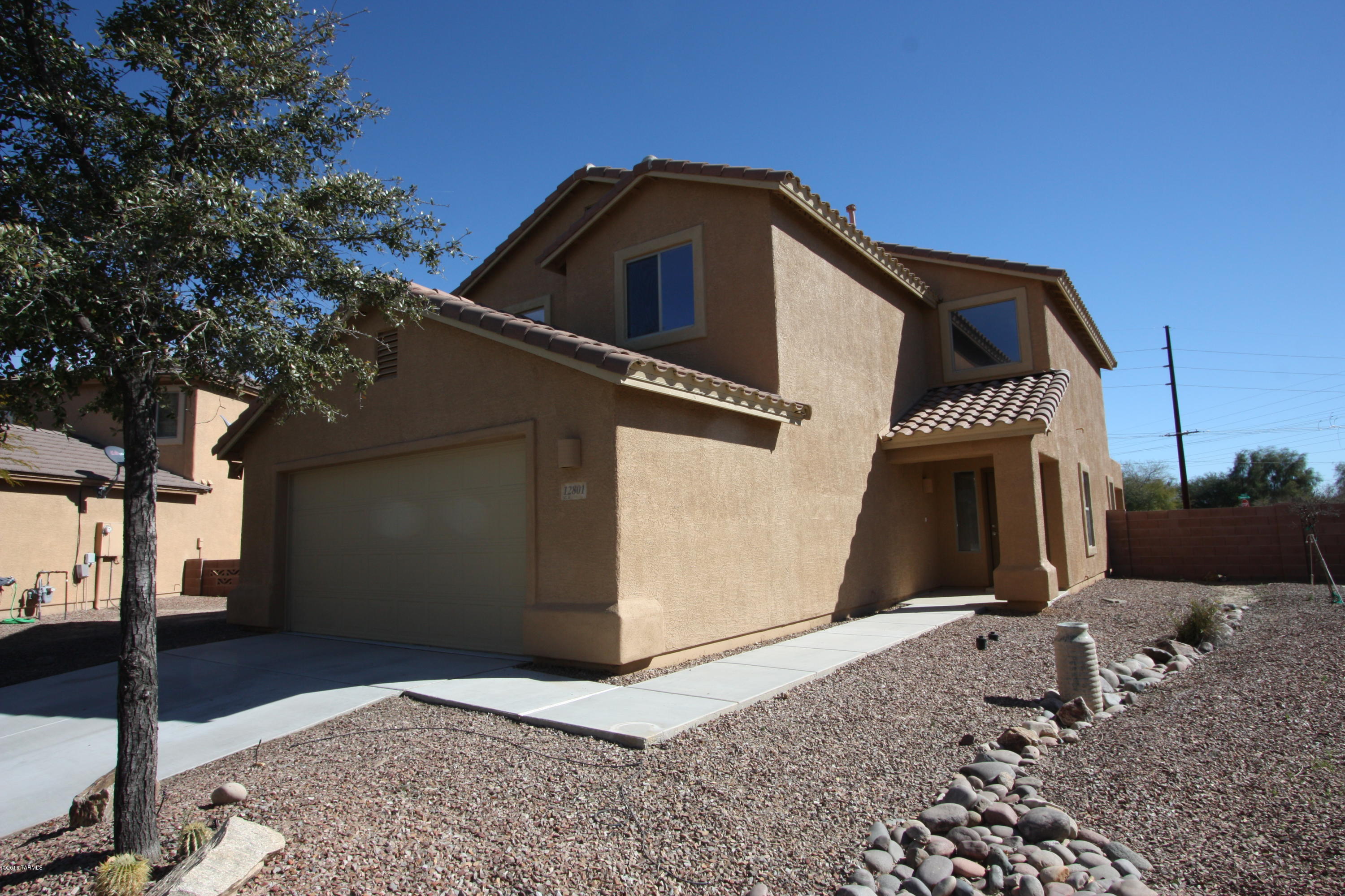 Enjoy the mountain views of this Marana beauty!