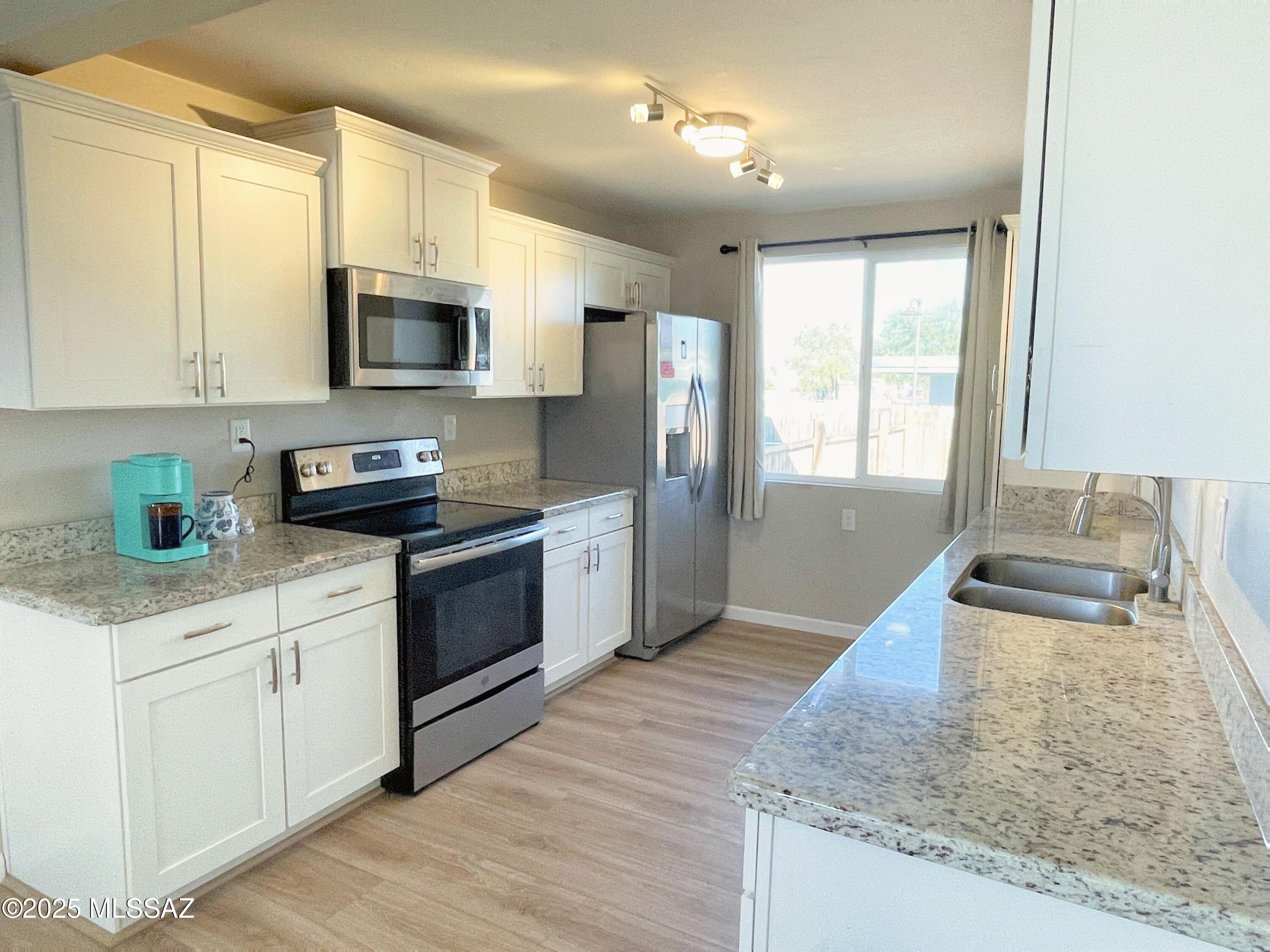 El Campo Estates - Residential Lease