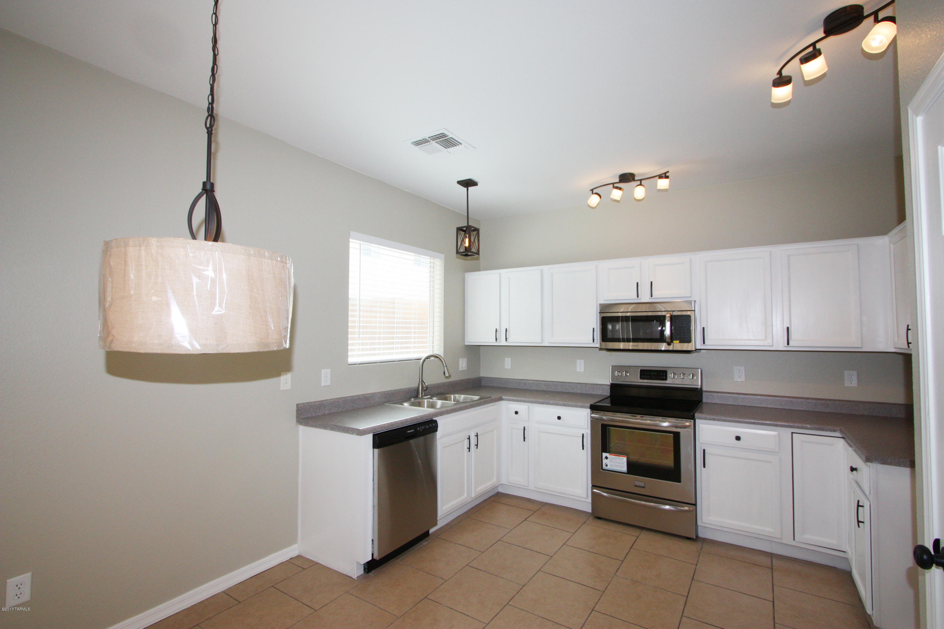 Contemporary beauty in Rancho Sahuarita. Agent owned