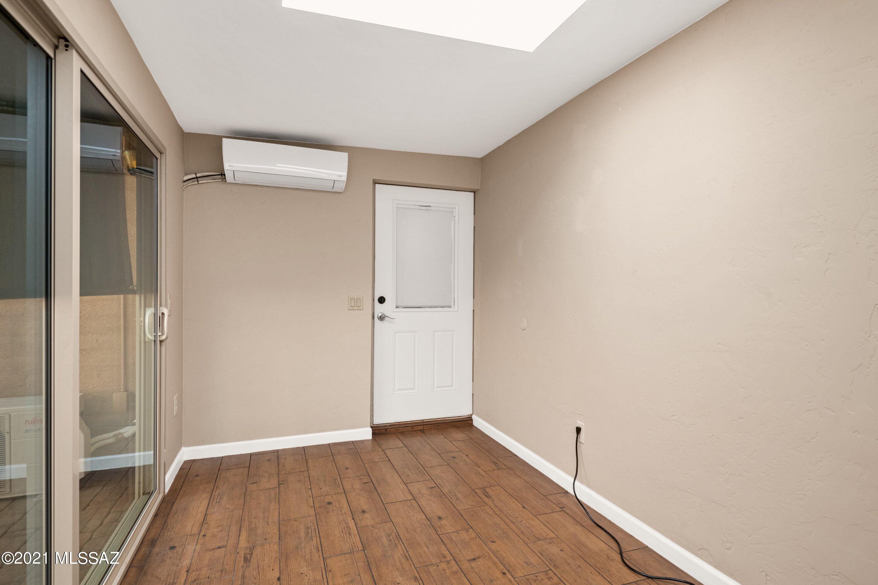 Colonia Verde (13-17) - Residential