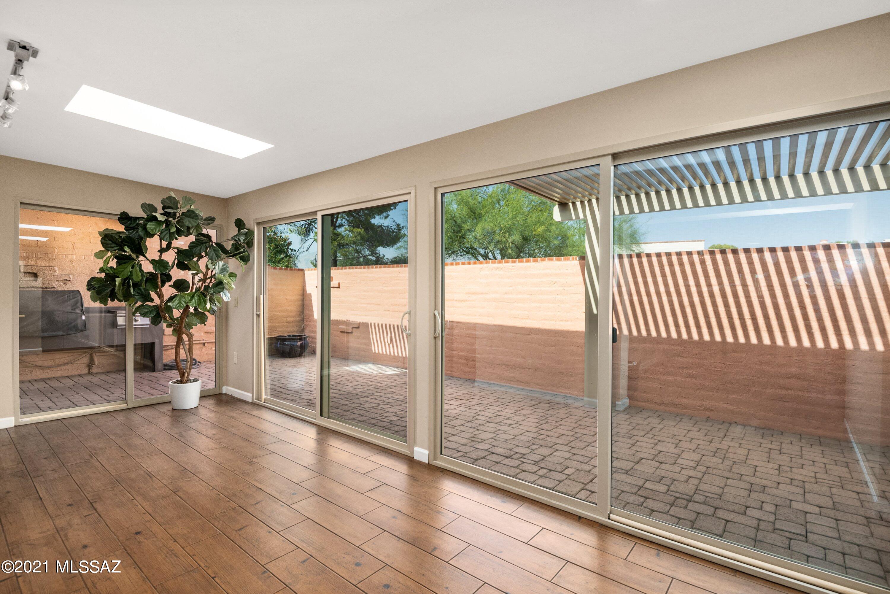 Colonia Verde (13-17) - Residential