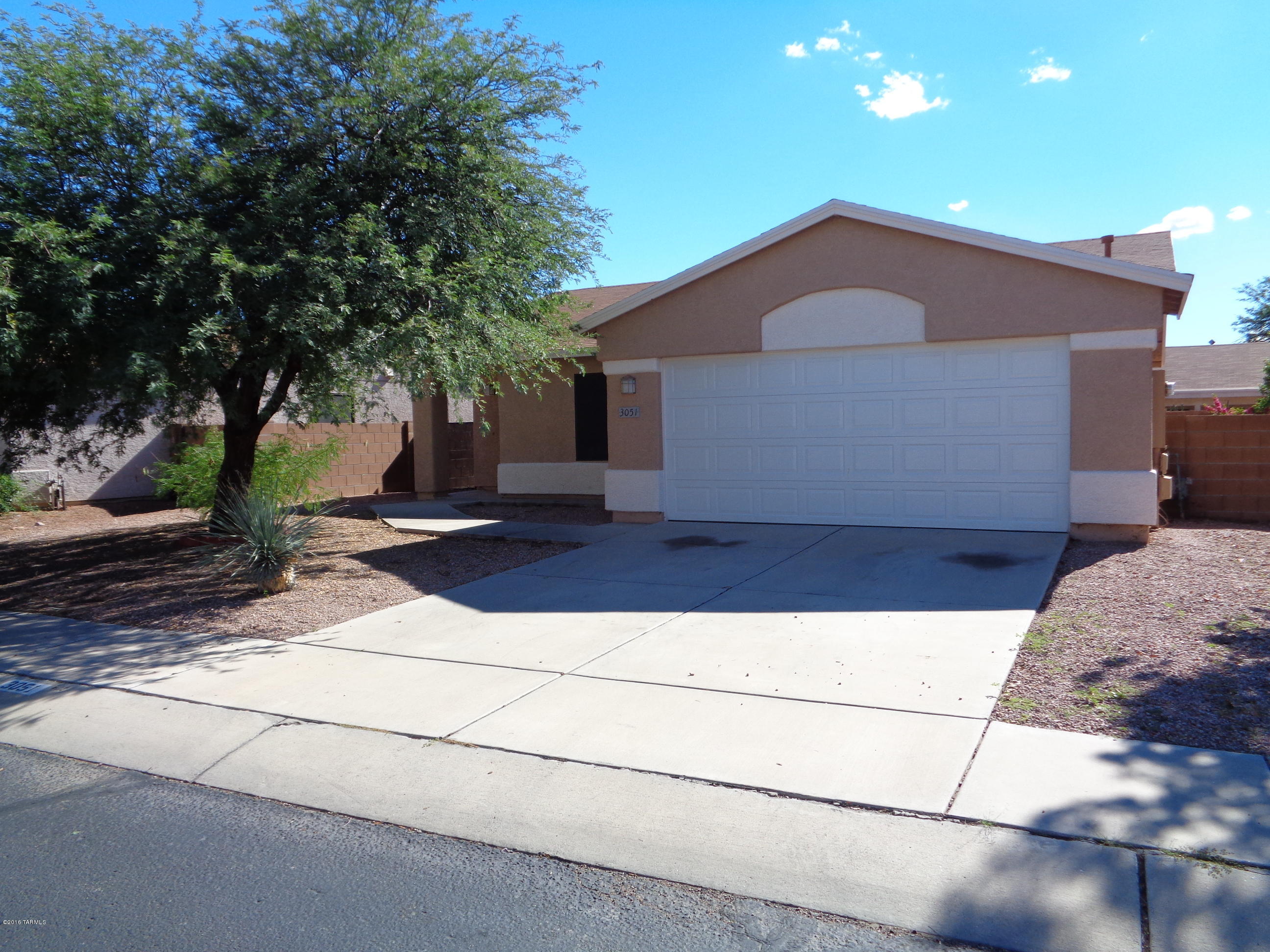 Country Club(1-221) - Residential Lease