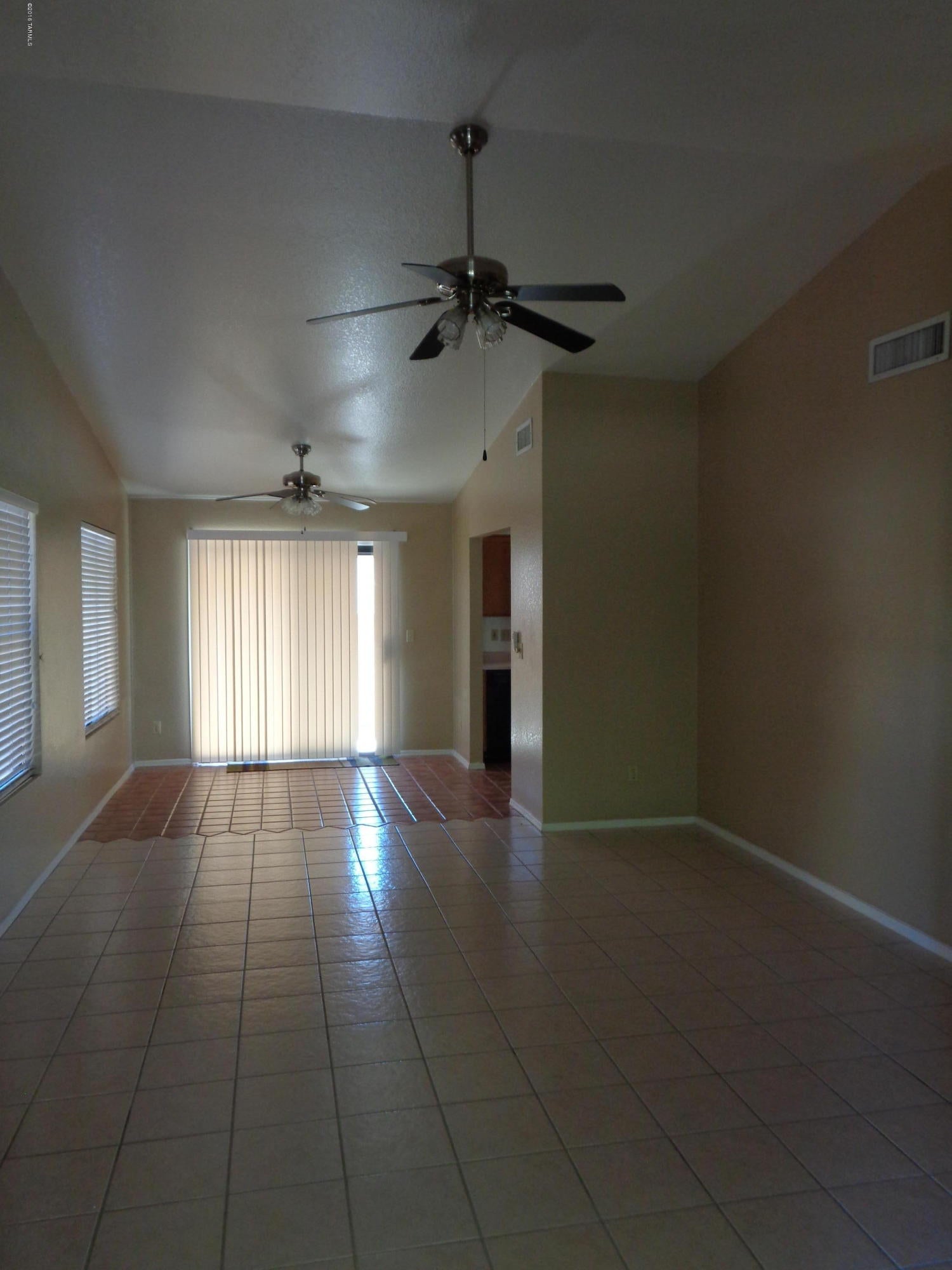 Country Club(1-221) - Residential Lease