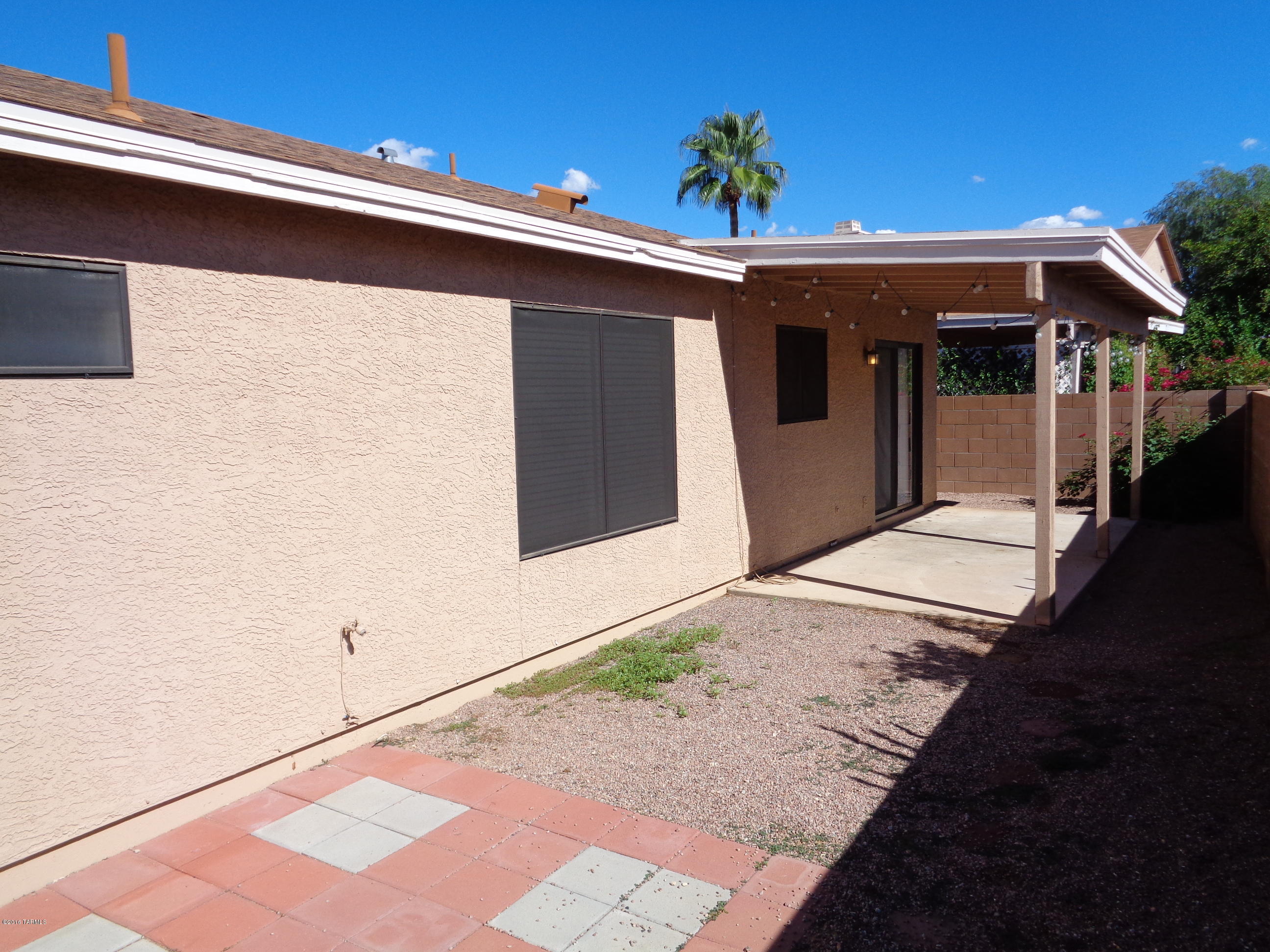 Country Club(1-221) - Residential Lease