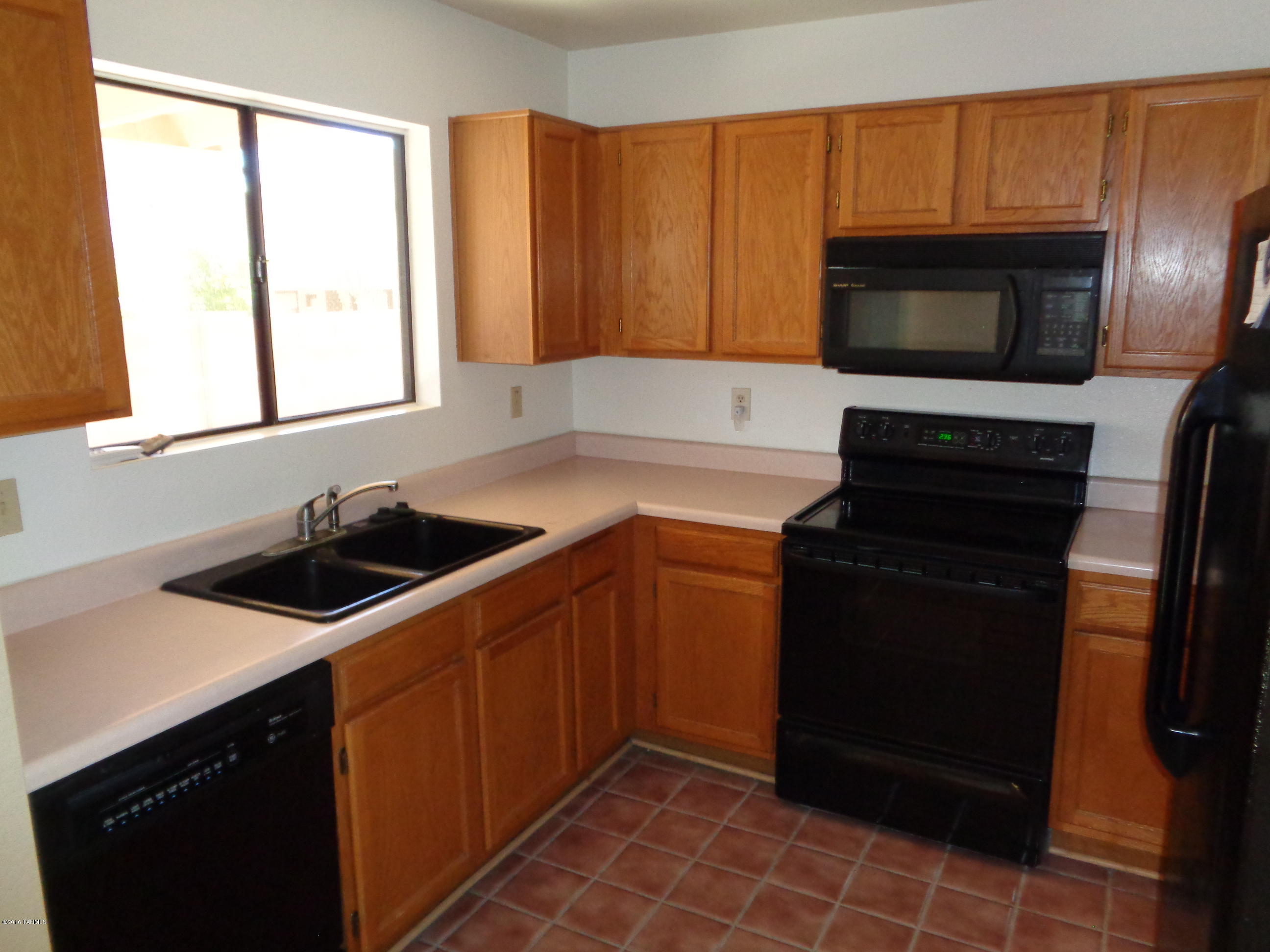 Country Club(1-221) - Residential Lease