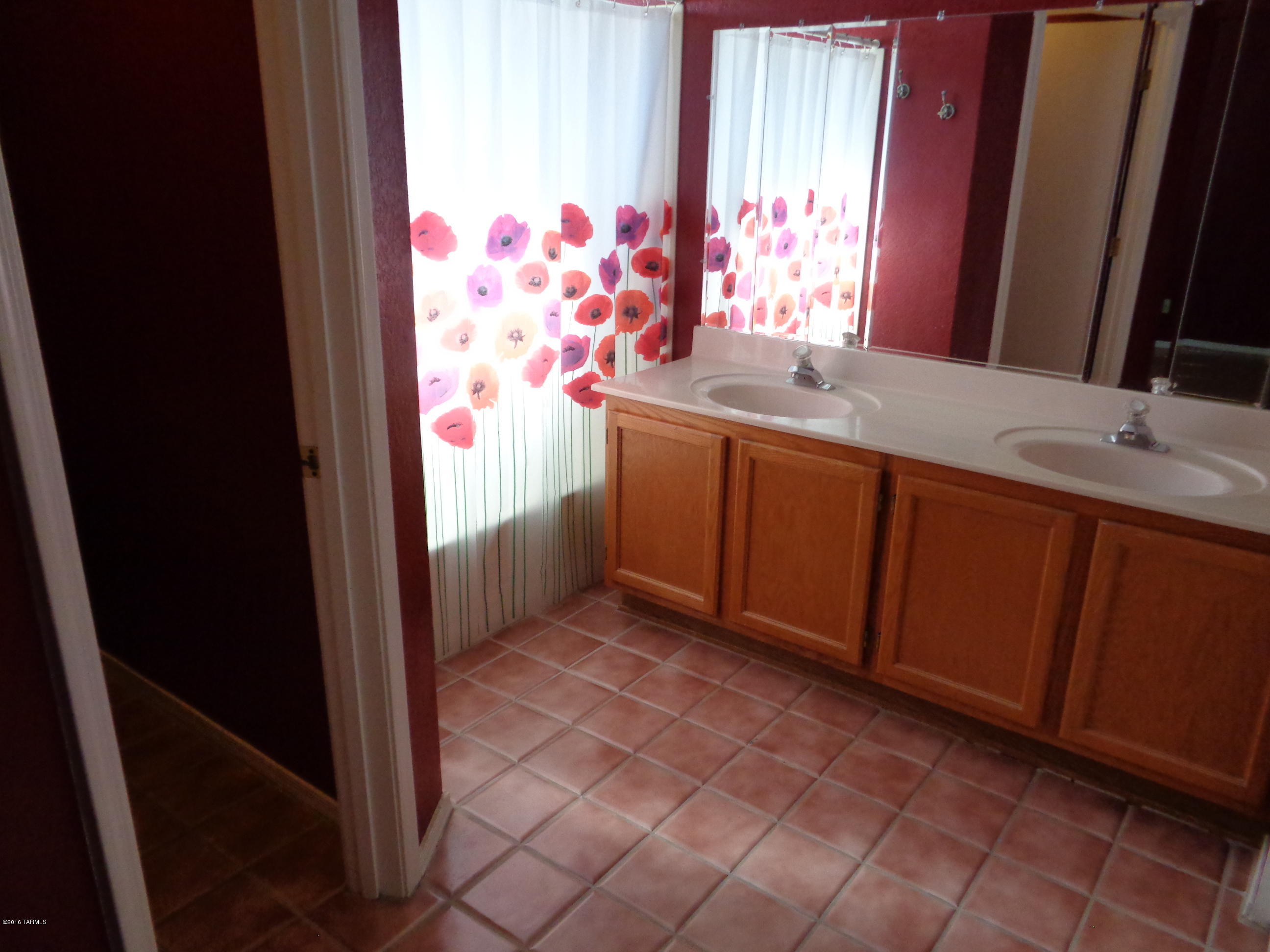 Country Club(1-221) - Residential Lease