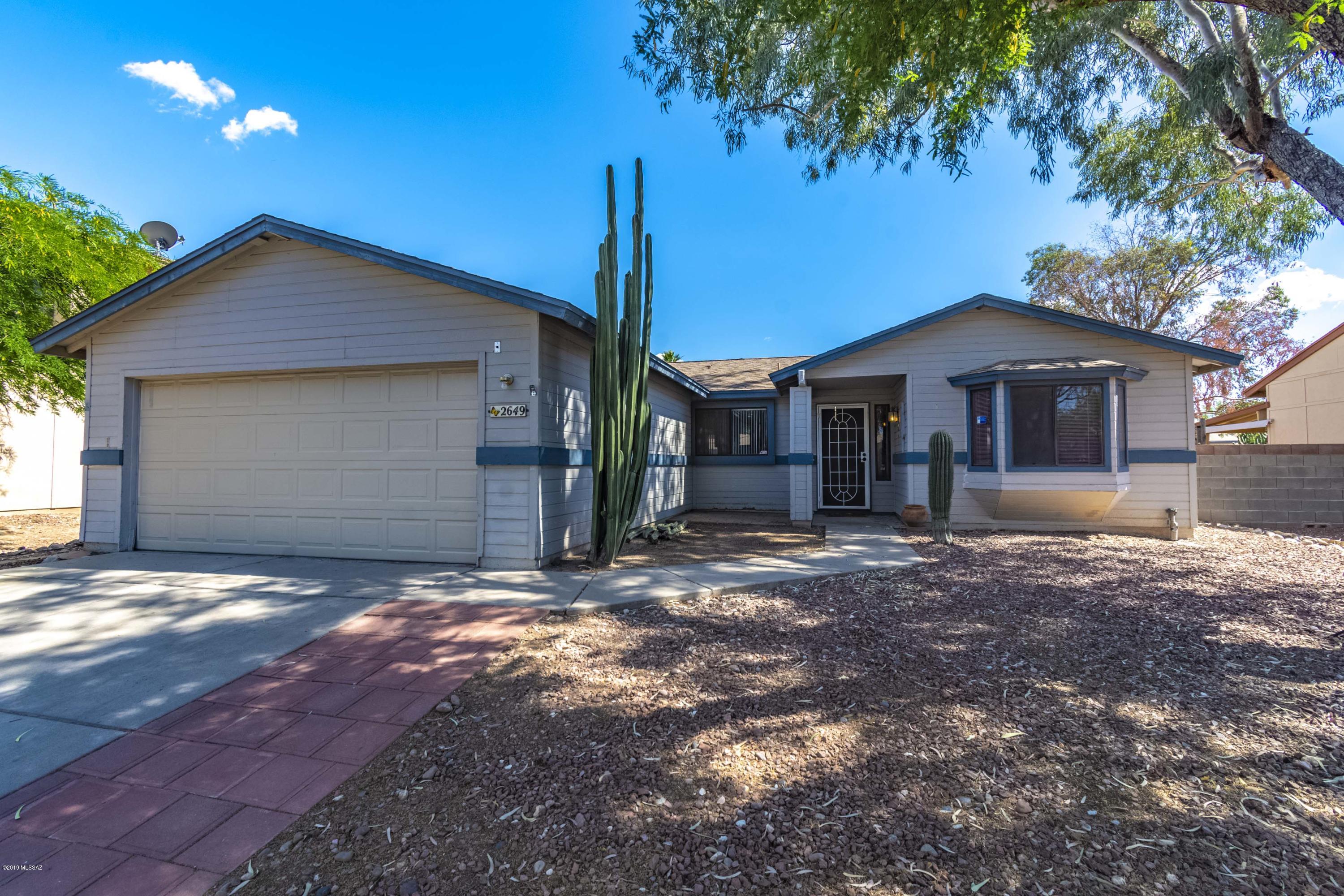 Must see home, great NW location. Open family room with vaulted ceilings and fireplace. Stainless steel kitchen appliances with maple cabinets. Spacious master suite with bay window and master bath including dual sinks. Large back yard with extended patio/pavers and additional pergola great for entertaining!. Front yard landscaped with natural desert cacti and deco rock. Home comes complete with dual cooling, and NO POLY PIPES! Community amenities include pool, spa, basketball court and playground. Highly desirable area, don't wait, won't last long!