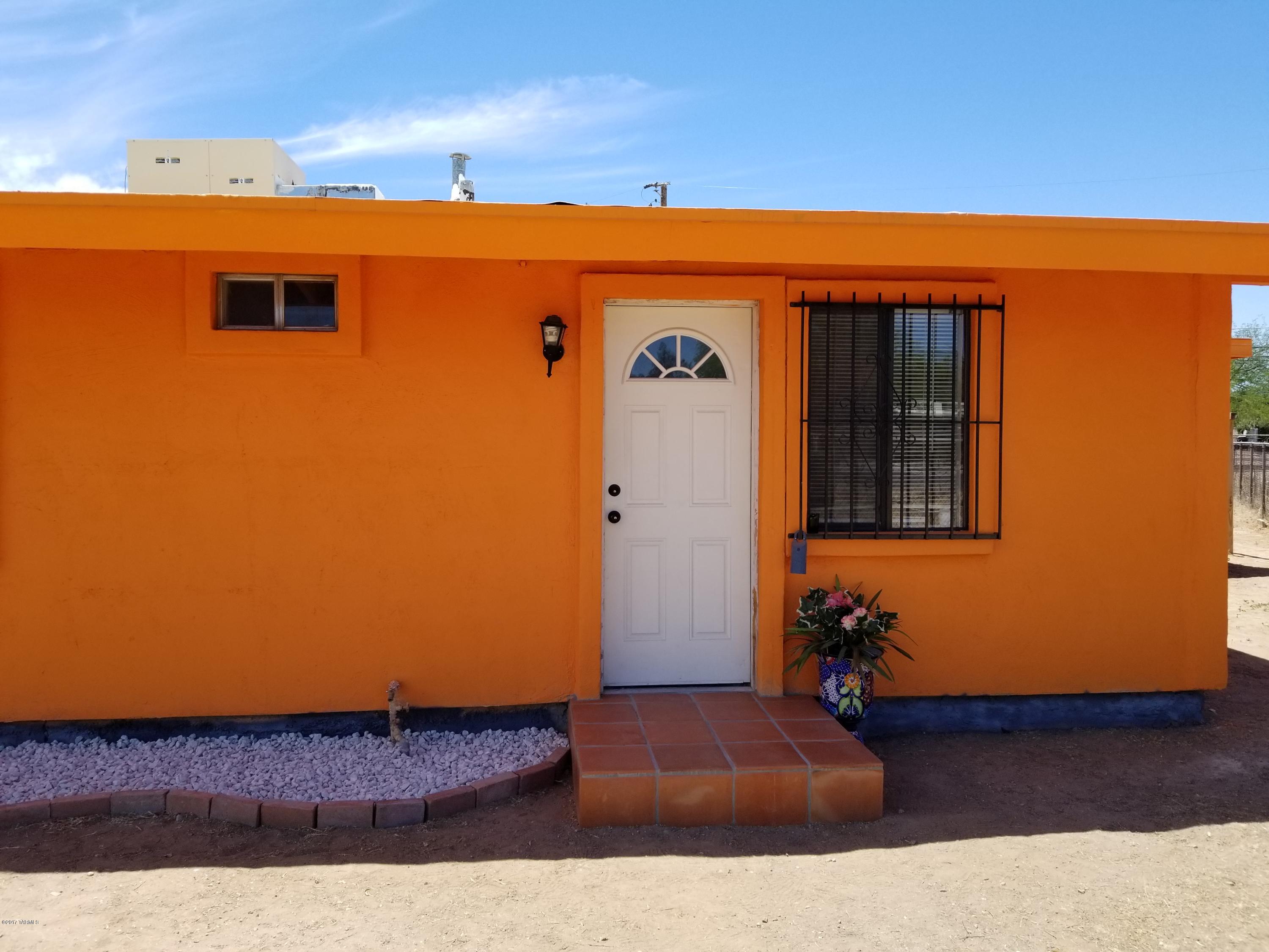 Beautiful starter home, recently renovated. Close to shopping & schools. This 2 bedroom, 2.5 bath home used to be a duplex and can easily be converted back. This home offers new paint, and a recently updated kitchen. Come see, will not disappoint.