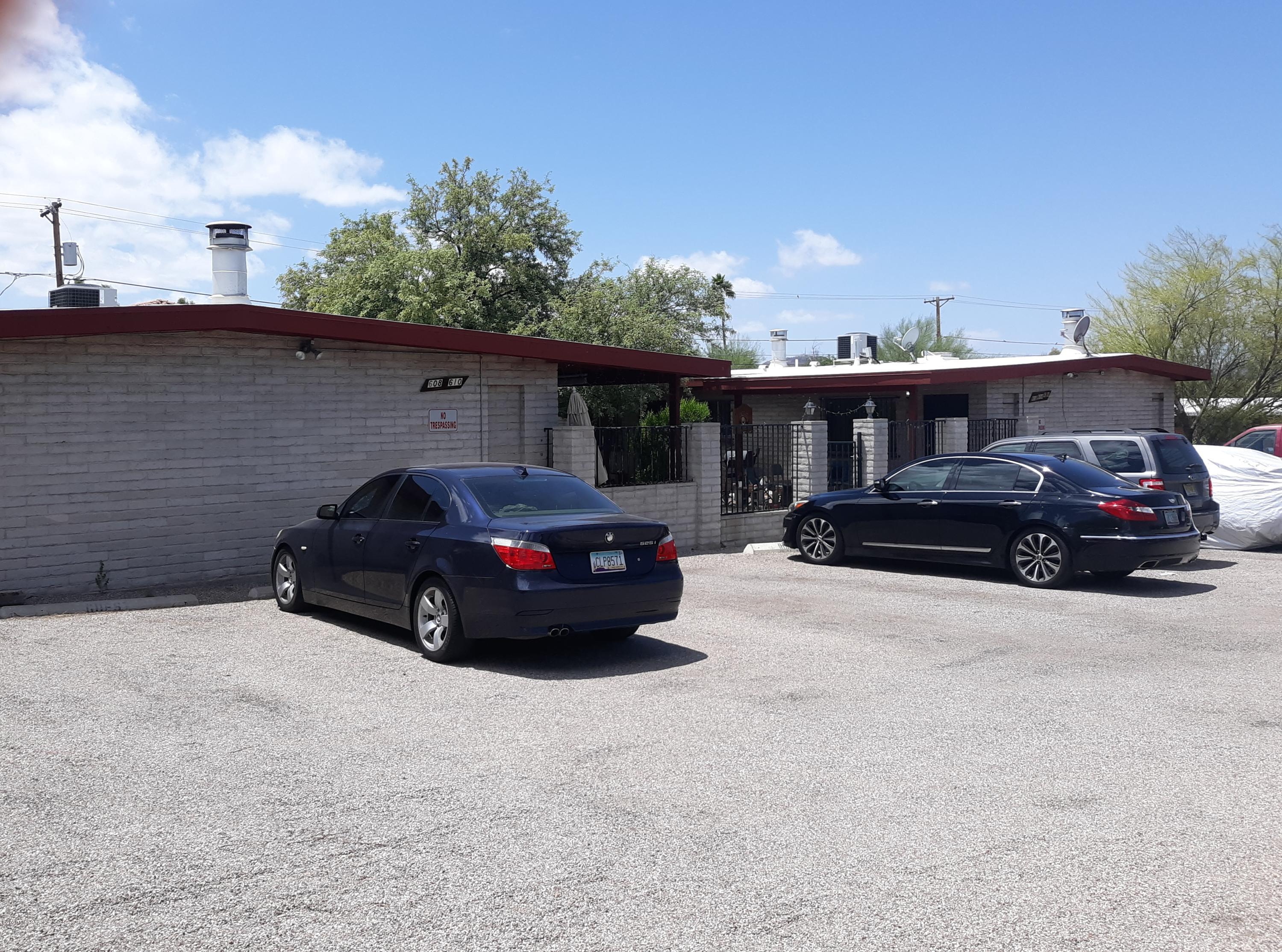 Prime Location! Five unit well maintained apartment complex located in the north University sub-market. The property is comprised of two buildings with a courtyard on a .4 acre corner lot completely walled with off street parking and covered patios. All units are 2/1 floor plans and include central AC/heat, in unit washer and dryer, plank vinyl and ceramic flooring and fire places in each unit. All tenants are on leases through 7/31/2021. Four or the five tenants are long term with an occupancy of 3-5 years paying under market rents. Rents can easily be raised on the next lease term. Similar units in the immediate area are a minimum of $950 per month. 
Financials and rent roll under documents tab.