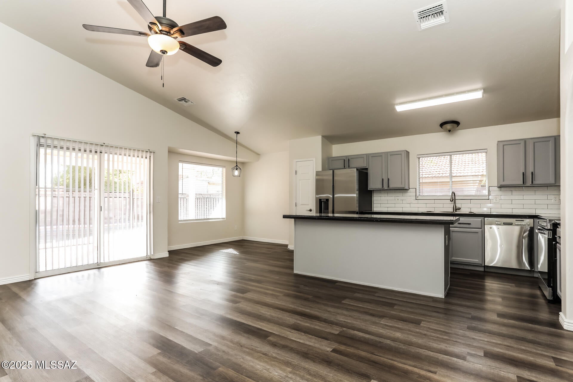 Sonrisa (1-121) - Residential Lease