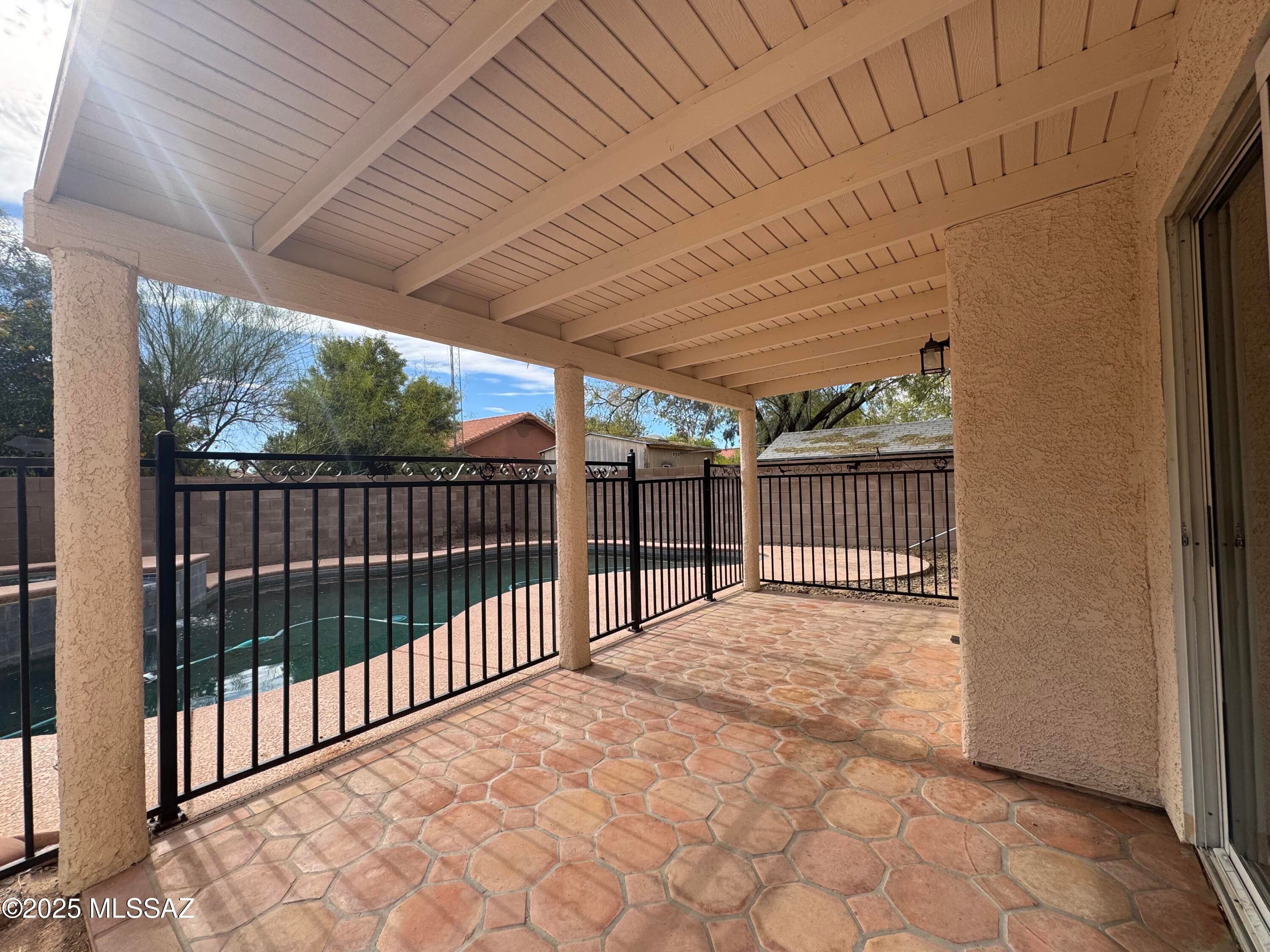 Sonrisa (1-121) - Residential Lease