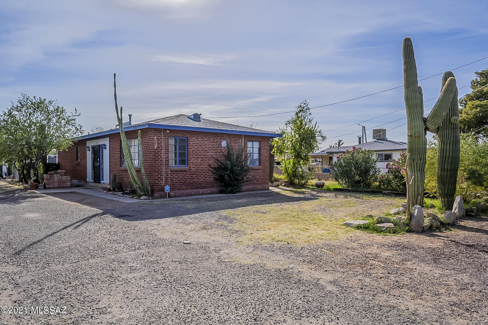 All the charm of the 50's in this Sweet red brick wire cut construction home (brick then air space then another layer of brick) wood floors, corner steel sash windows,  High coved ceilings, 2 nice sized bedrooms with walk in closets, Large Living Room, Eat-in Kitchen with tiled Countertops, Gas stove, Washer & Dryer included. Fantastic open feel. Gorgeous view of the Catalinas!