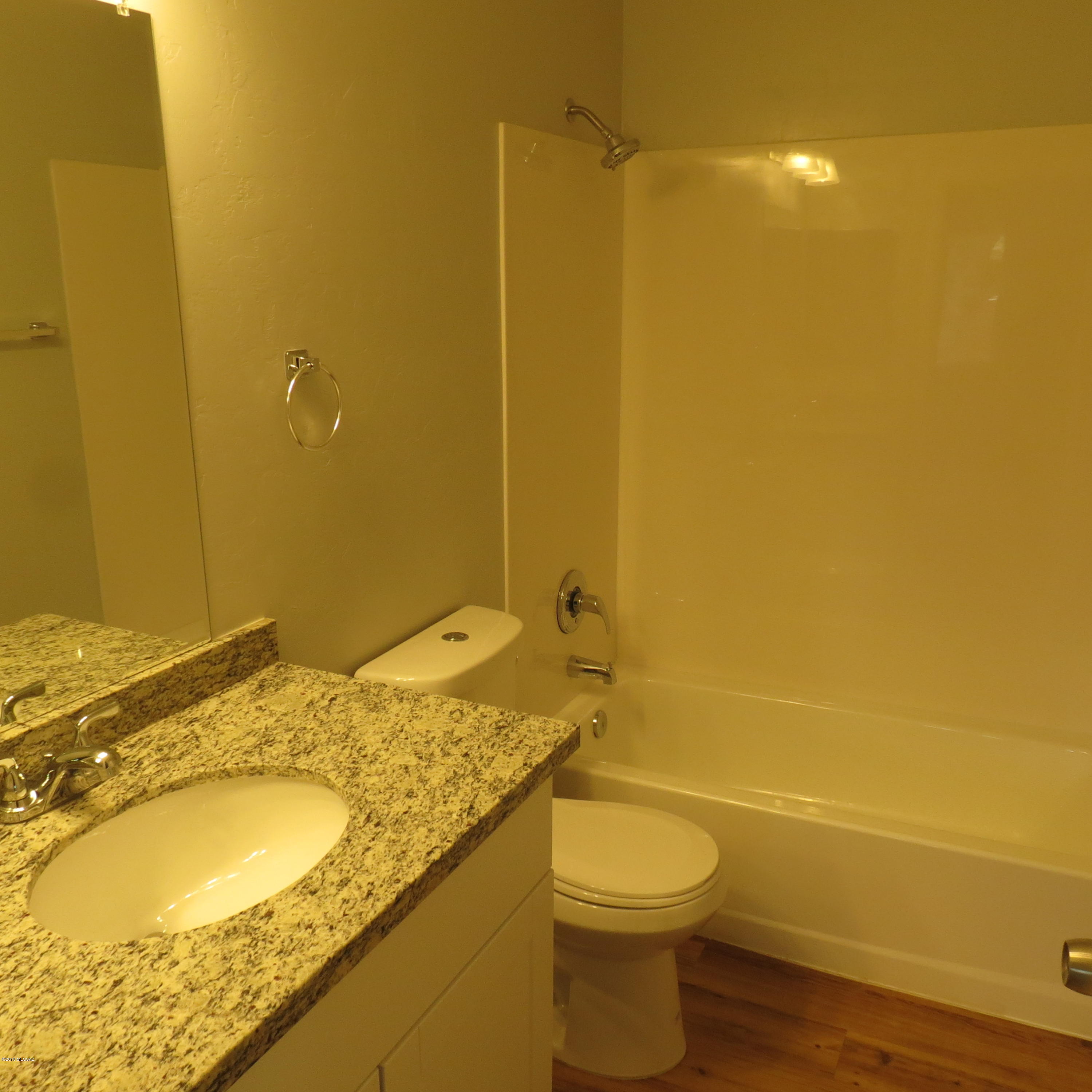 Country Club Manor - Residential Lease