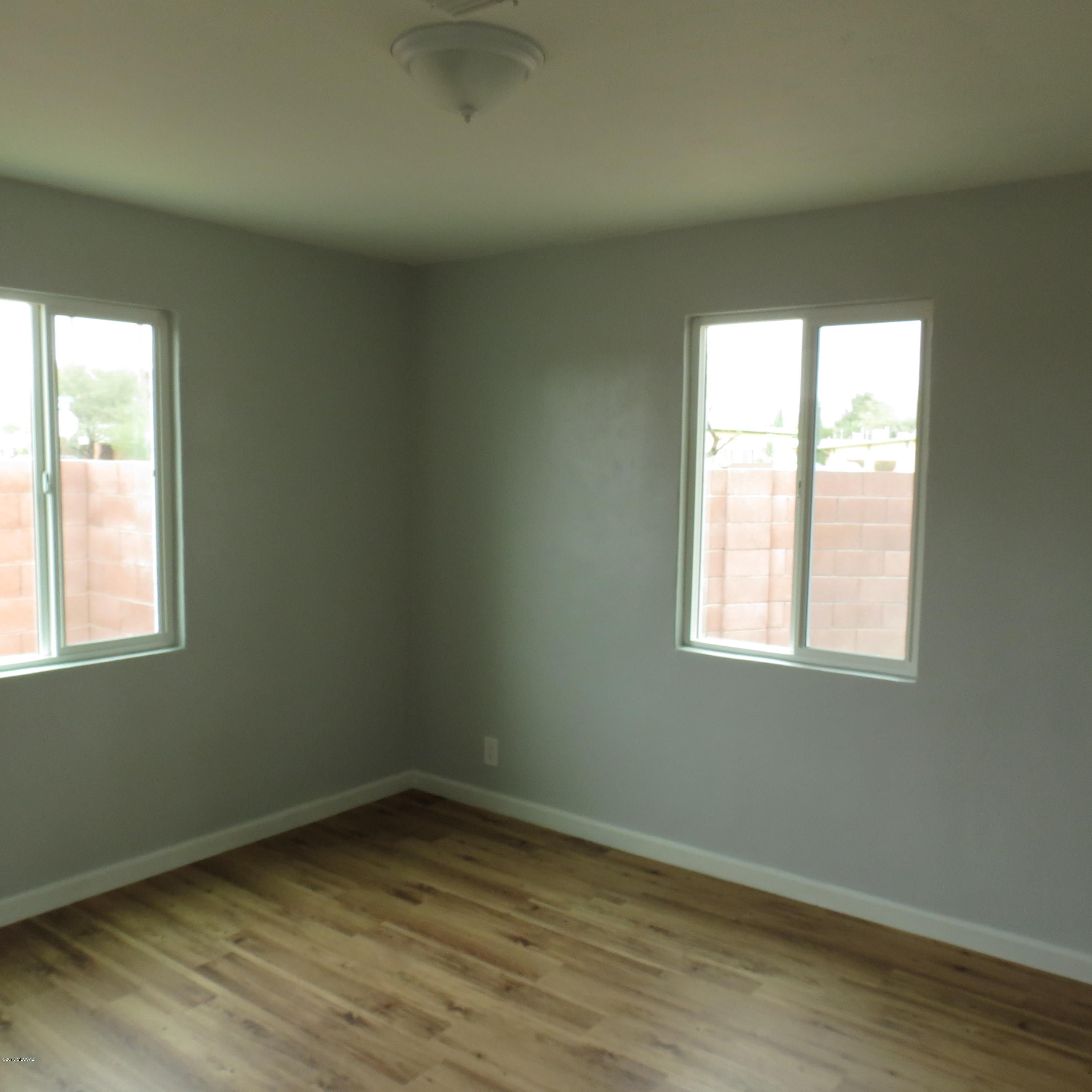 Country Club Manor - Residential Lease