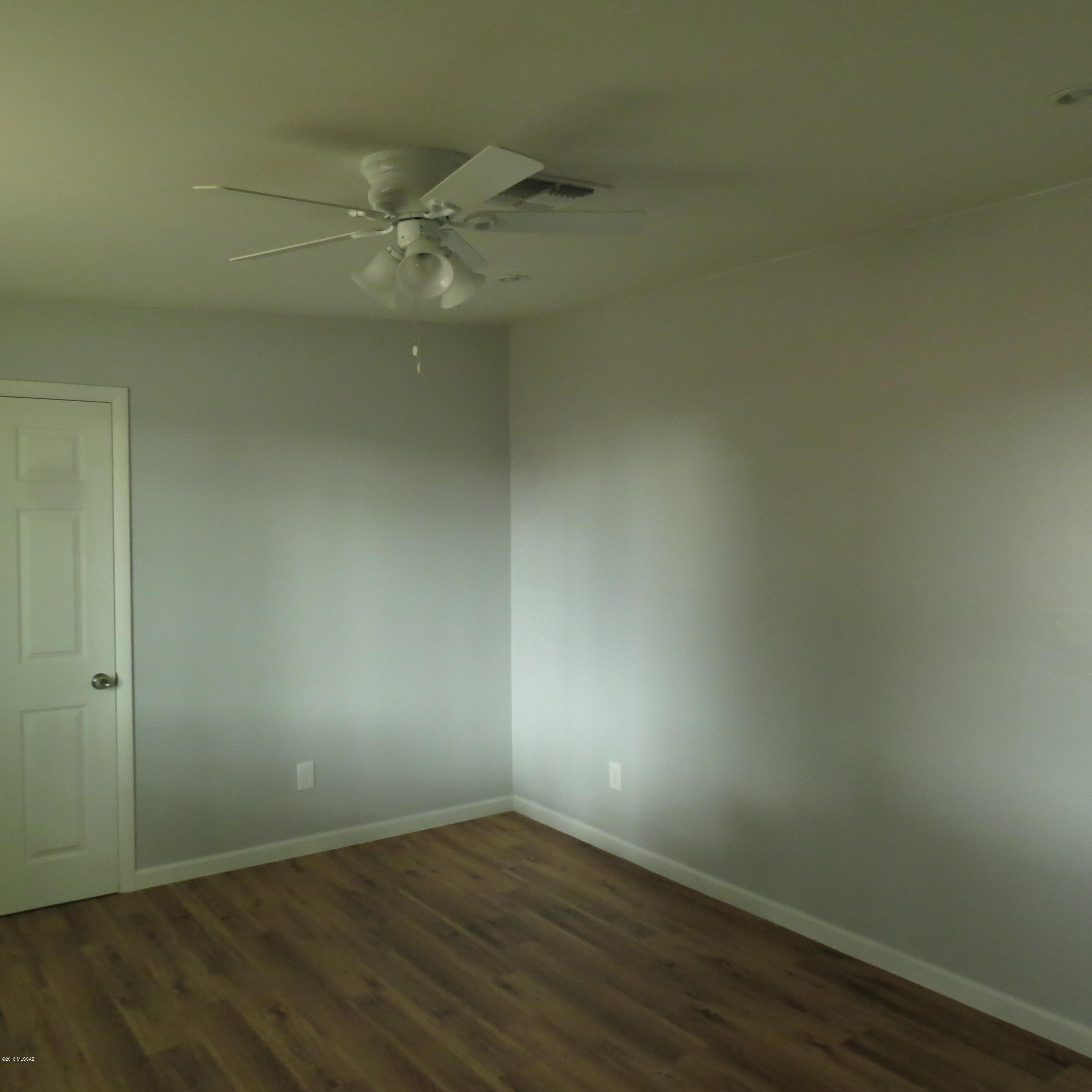 Country Club Manor - Residential Lease