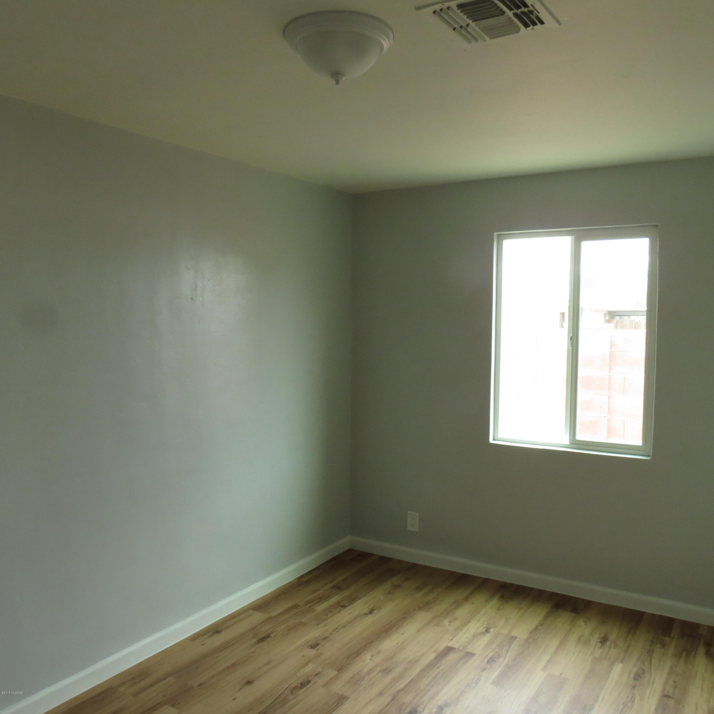 Country Club Manor - Residential Lease