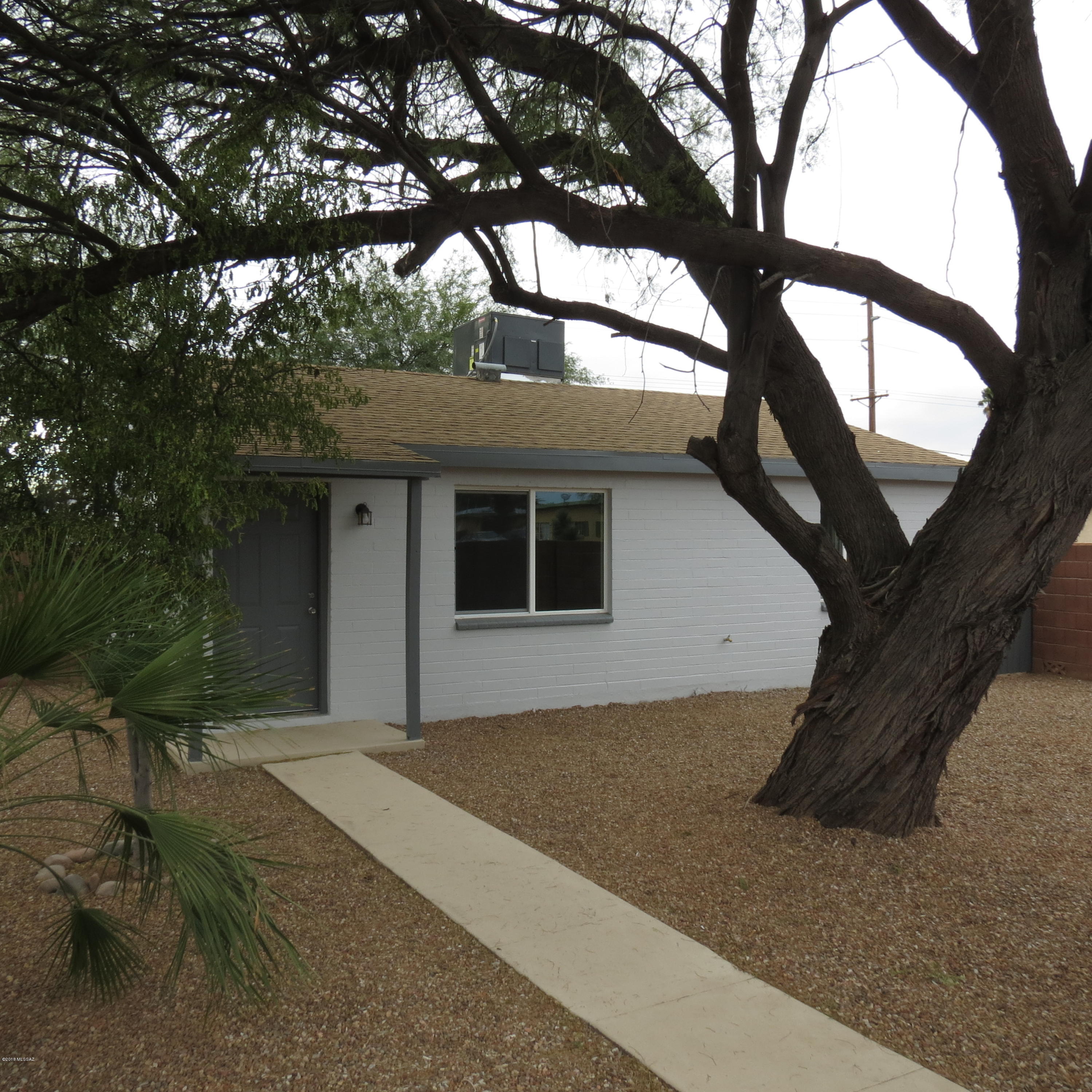 Country Club Manor - Residential Lease
