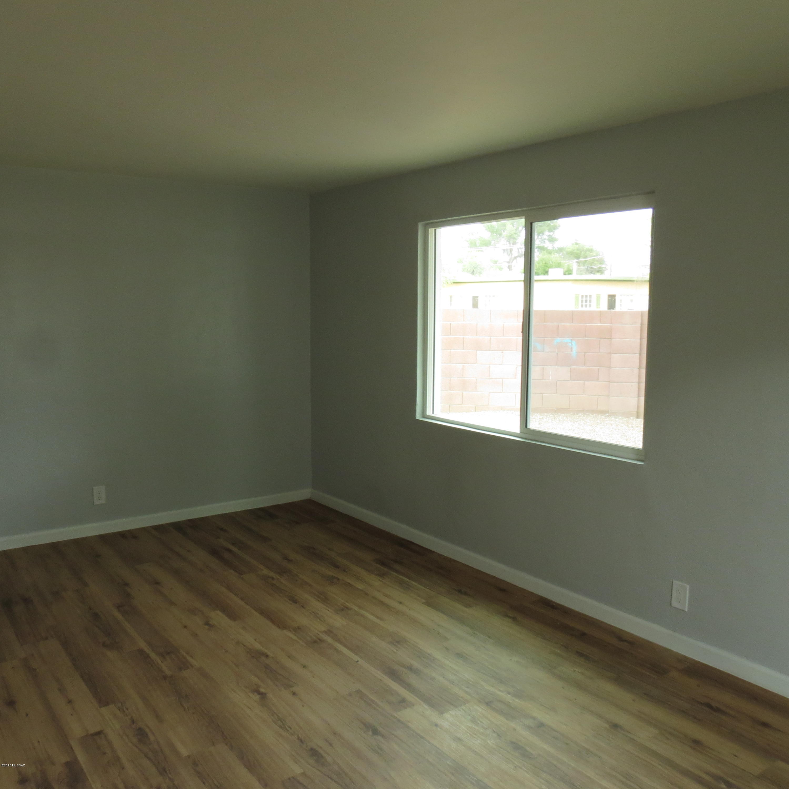 Country Club Manor - Residential Lease
