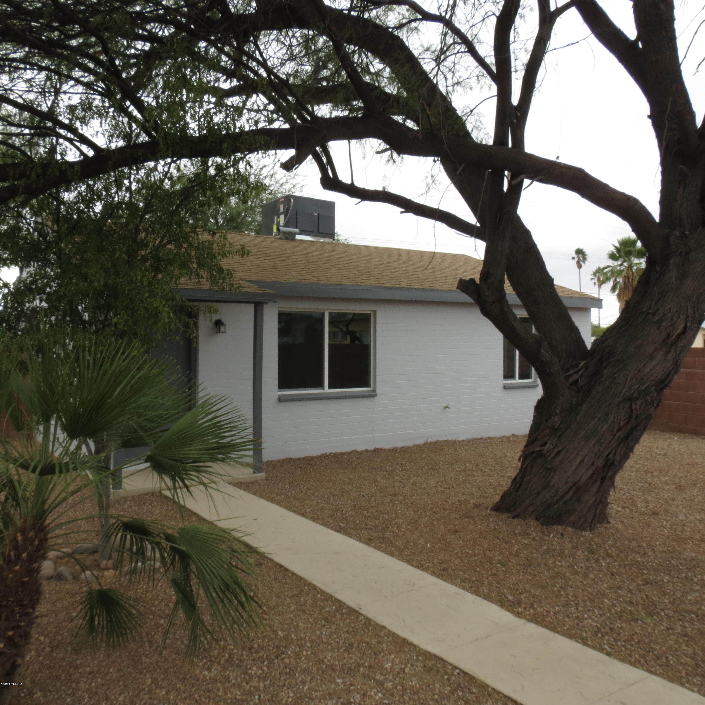 Country Club Manor - Residential Lease