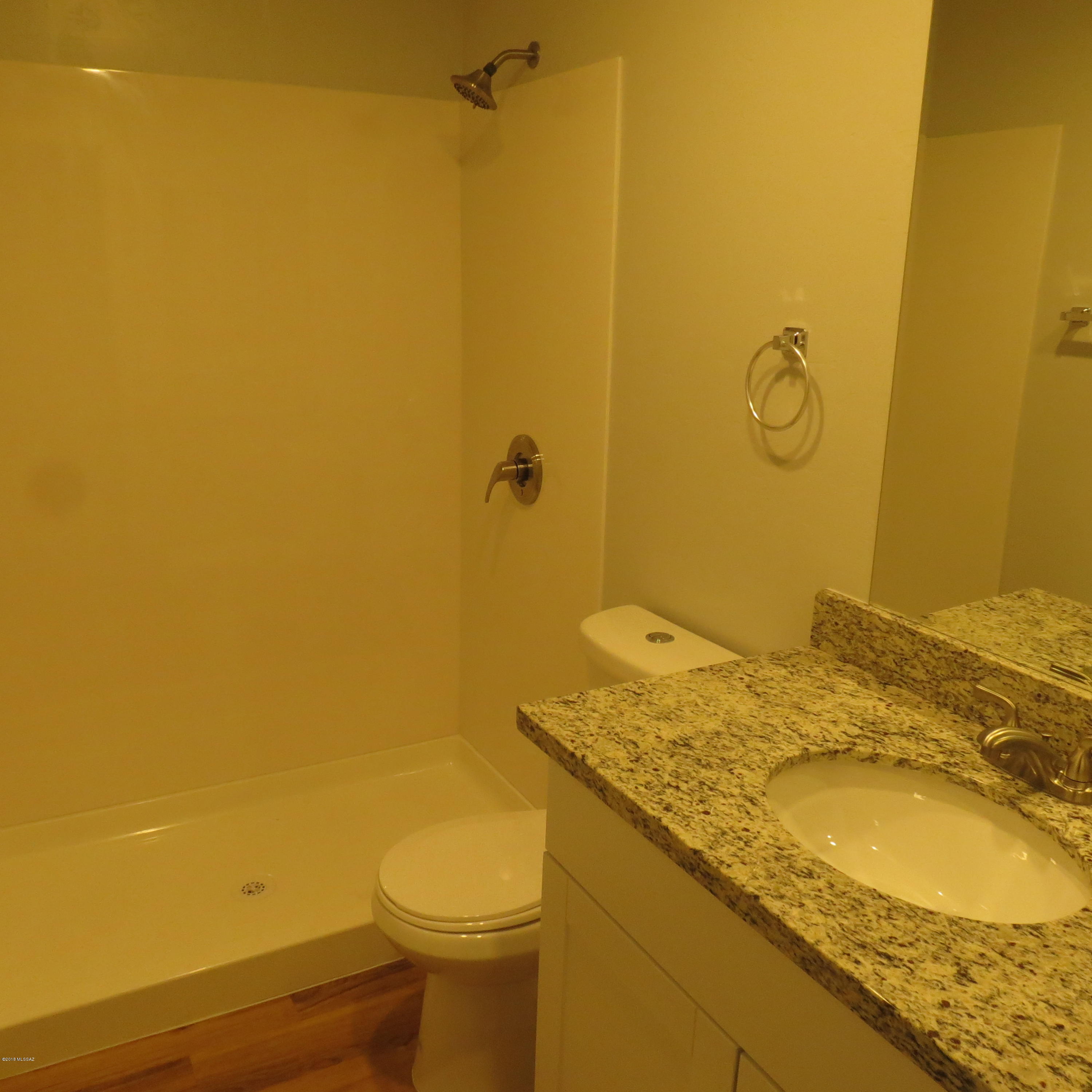 Country Club Manor - Residential Lease
