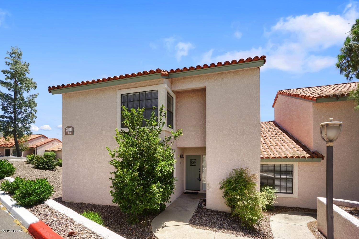 Catalina Foothills Resort style condo- 2 bdrm/ 2 bath-Two-Story. Efficient kitchen w/ SS appliances, living & dining room, and one bdrm and bath downstairs. Master bdrm and bath located upstairs. Carpet/tile flooring, washer/dryer, ceiling fans, single carport, covered patio, community pool/spa, tennis and clubhouse. Very convenient to shopping and Encantada Mall. HOA water will be rebilled to tenant. All Electric Home - Decor Only fireplace. (Campbell/Skyline)