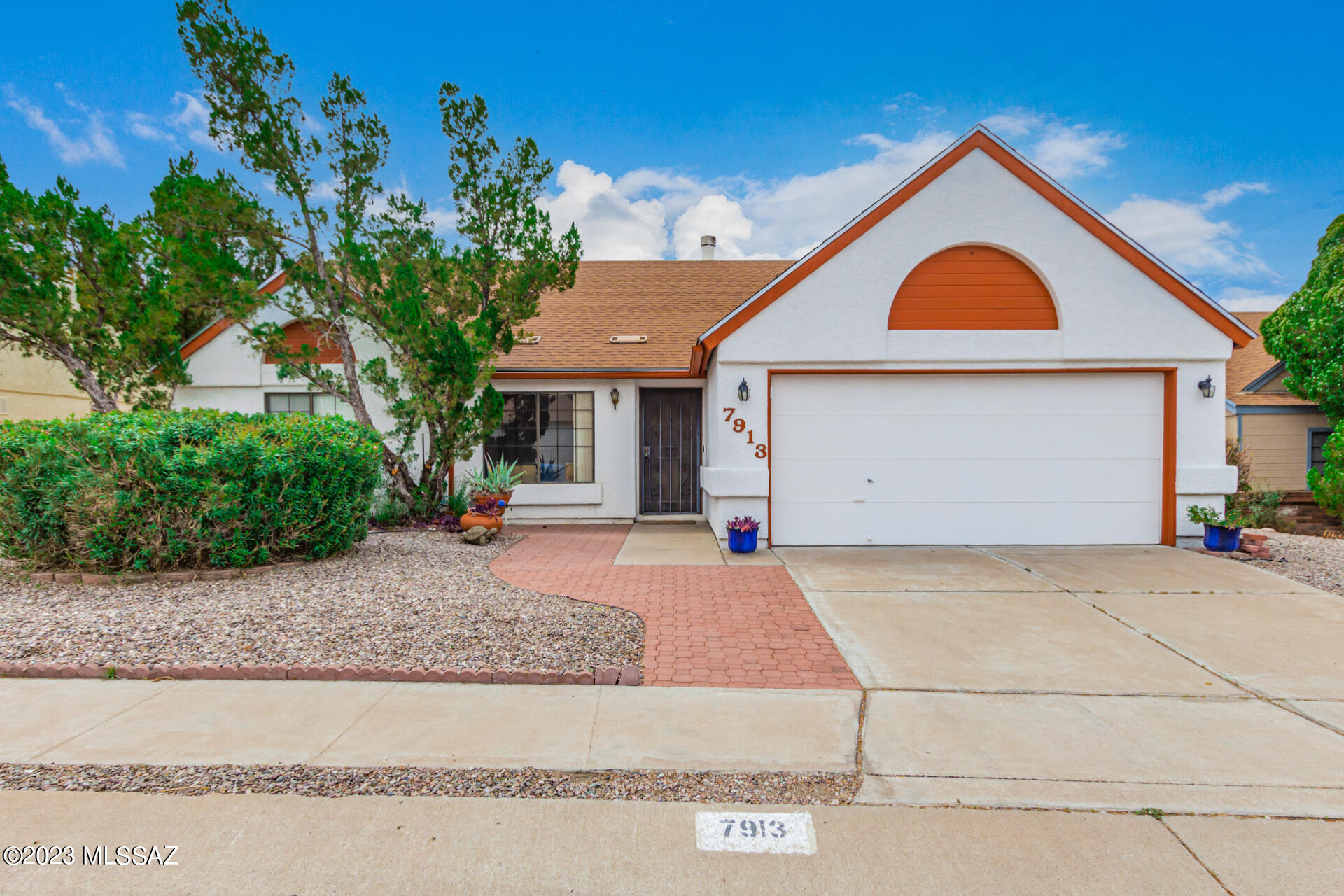 PROFESSIONALY LANDSCAPED. DUAL COOLING. WORKBENCH AND CABINETS IN GARAGE. FIREPLACE IN FR, SUNKIN TUBS IN BOTH BATHROOMS. SMALL ABOVE GROUND POOL. QUALITY KITCHEN CABINETS. FLAGSTONE PATIO. KEYPAD GR OPENNER. AUTO DRIP SYSTEM.